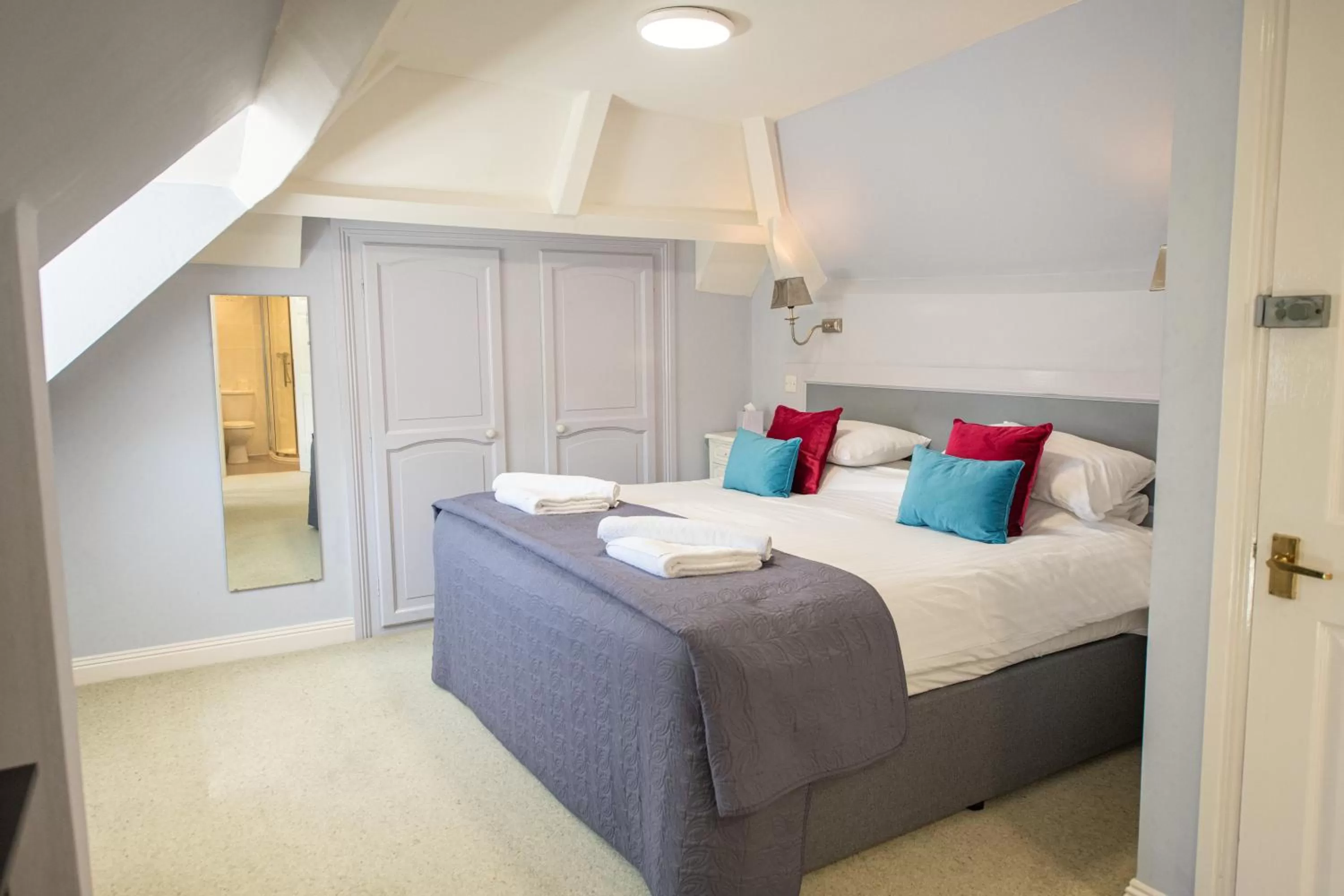 Bed in The Woodlands Hotel