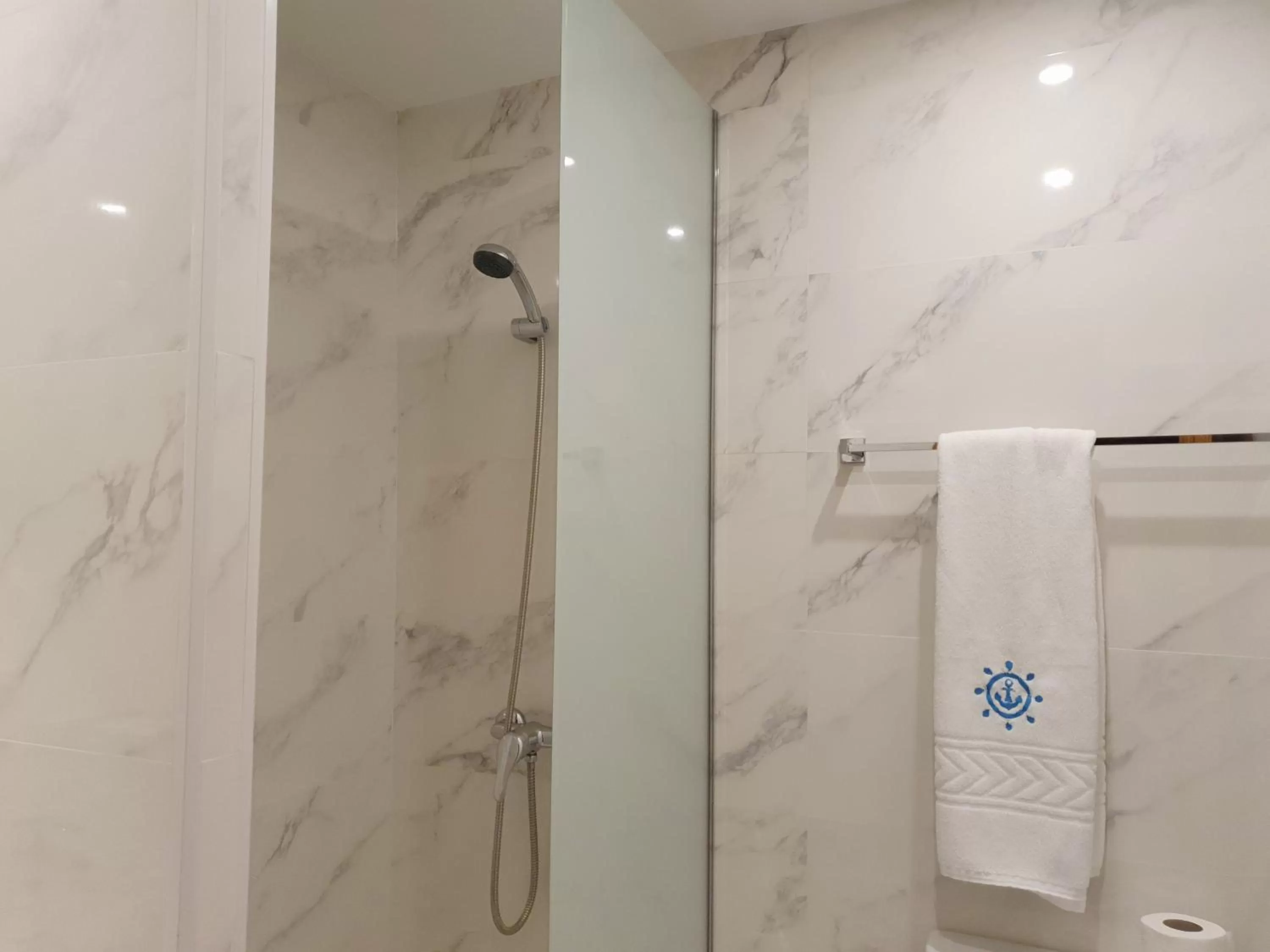 Bathroom in Hotel Marítimo Urban