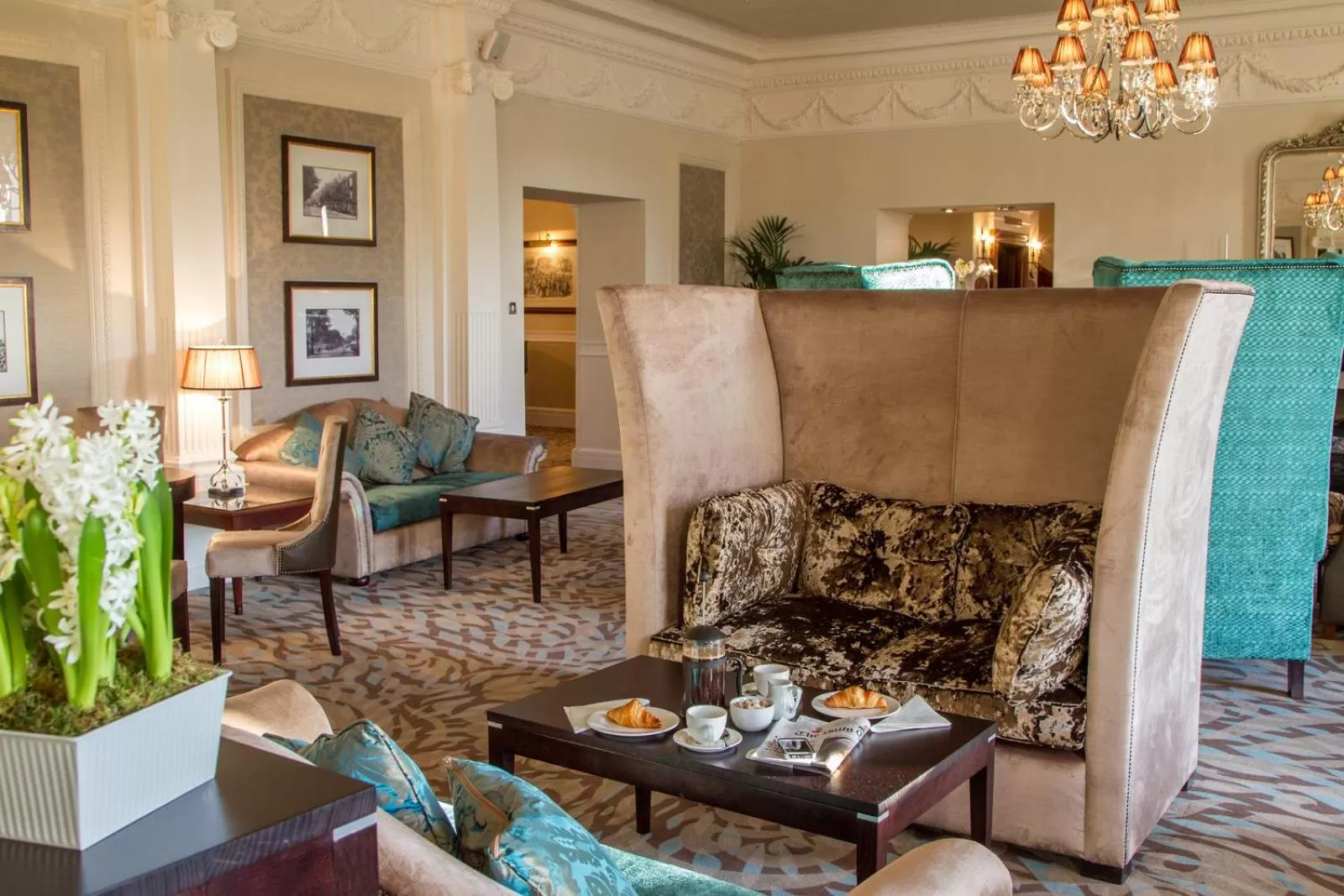 Lounge or bar in Old Swan Hotel