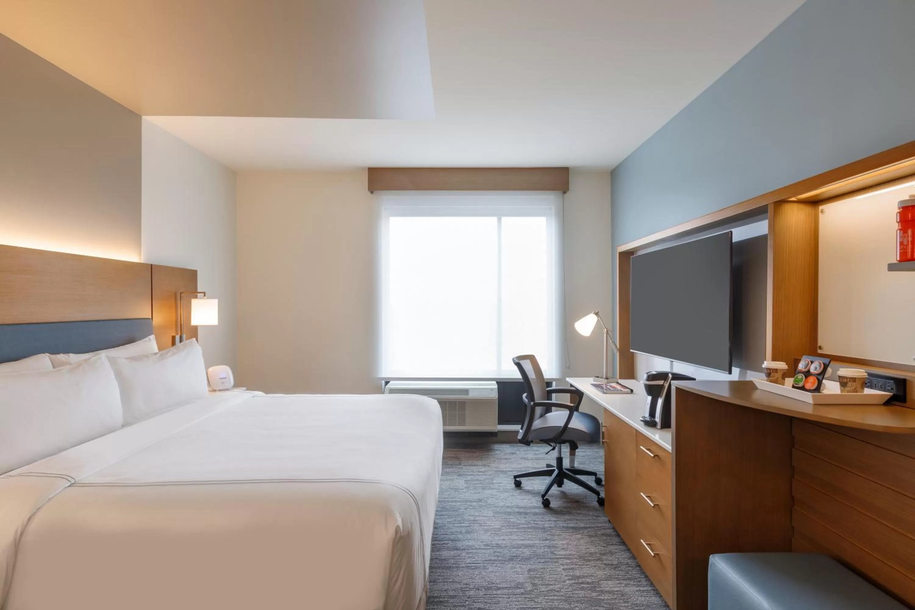 Photo of the whole room, Bed in EVEN Hotel Rochester - Mayo Clinic Area by IHG