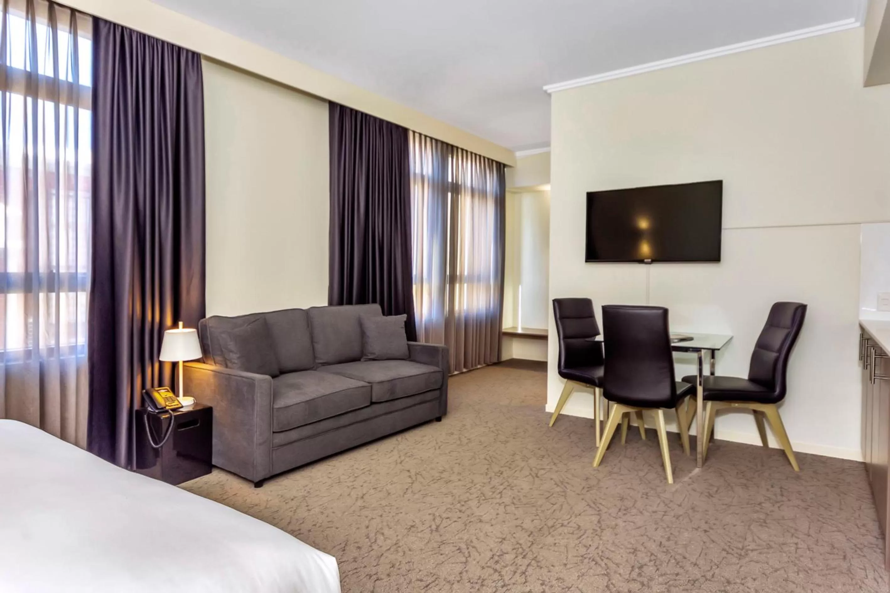 TV and multimedia, Bed in New Haus by Hougoumont Hotel, former Bannister 22