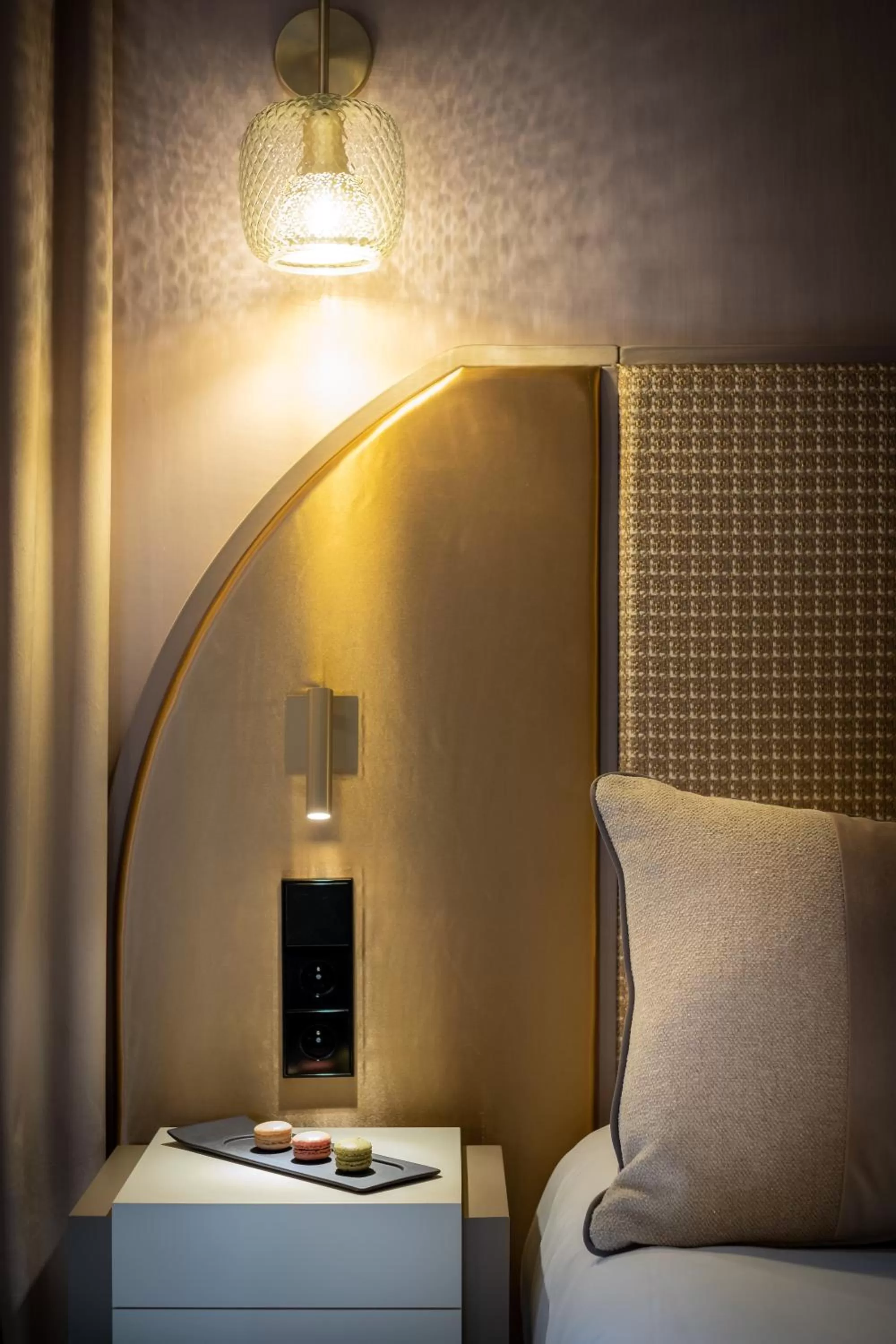 Bed in Hôtel le Derby Alma by Inwood Hotels