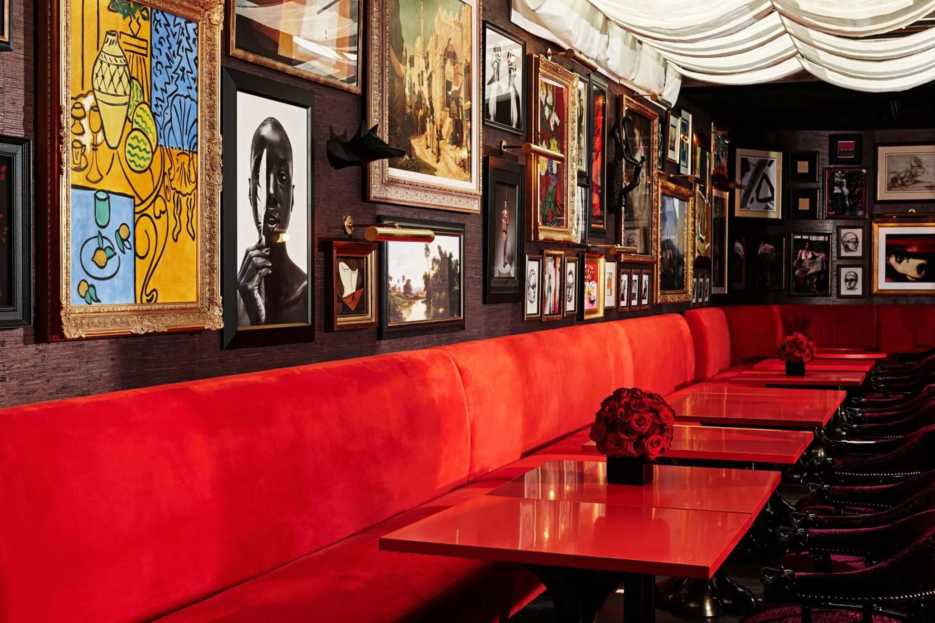 Lounge or bar in The Vagabond Club, a Tribute Portfolio Hotel Singapore