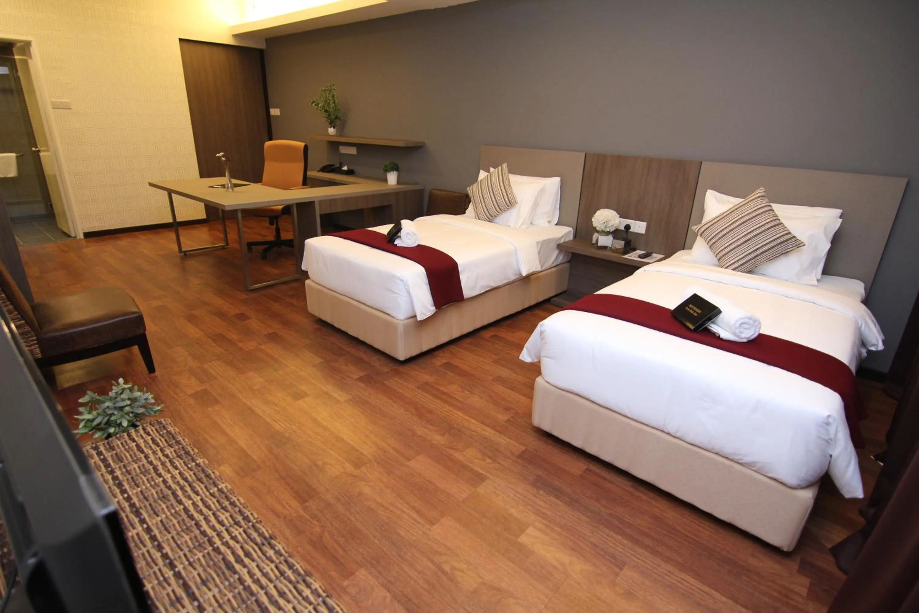 Living room, Bed in Nexus Regency Suites & Hotel