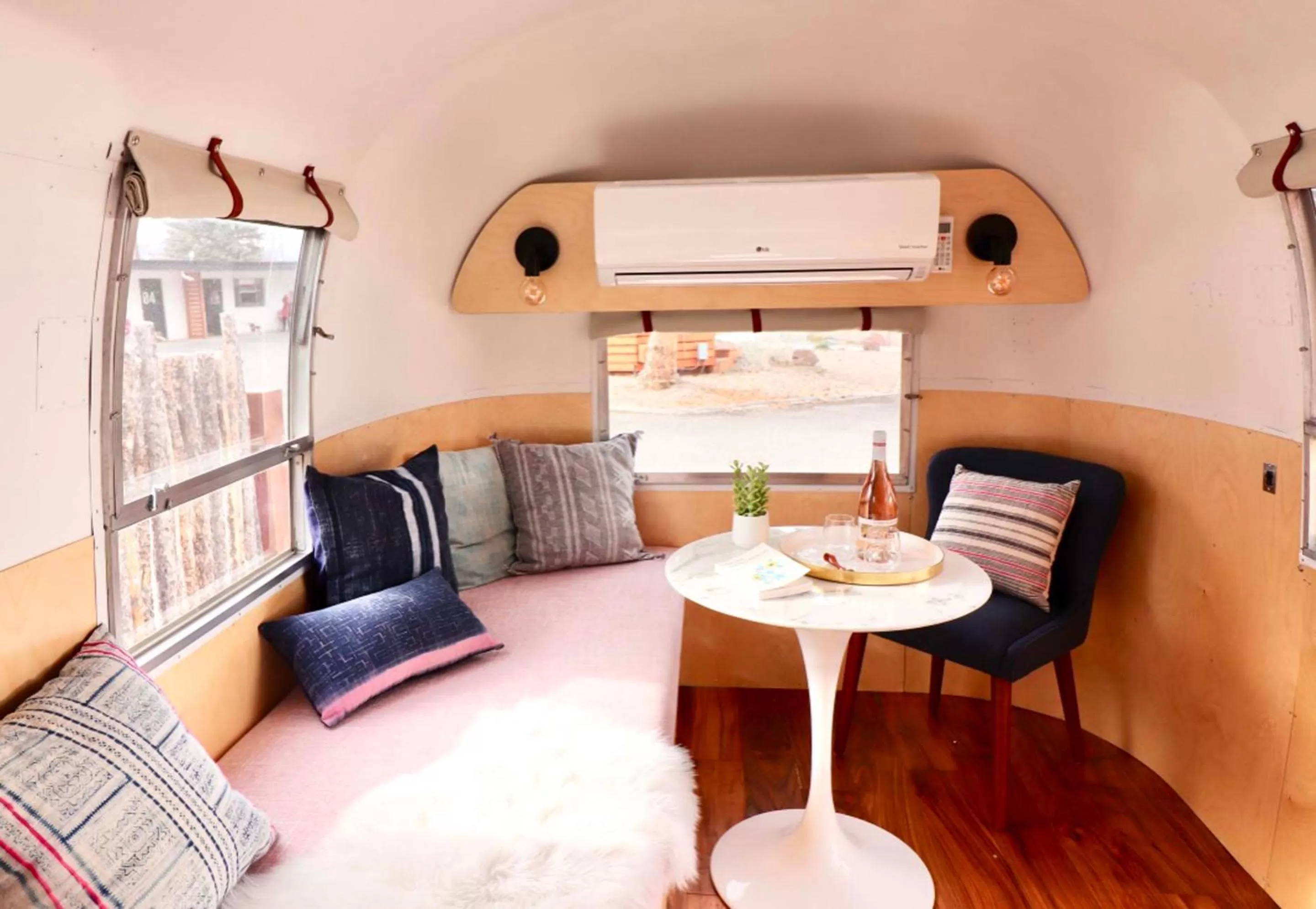 Dining area in Amigo Motor Lodge