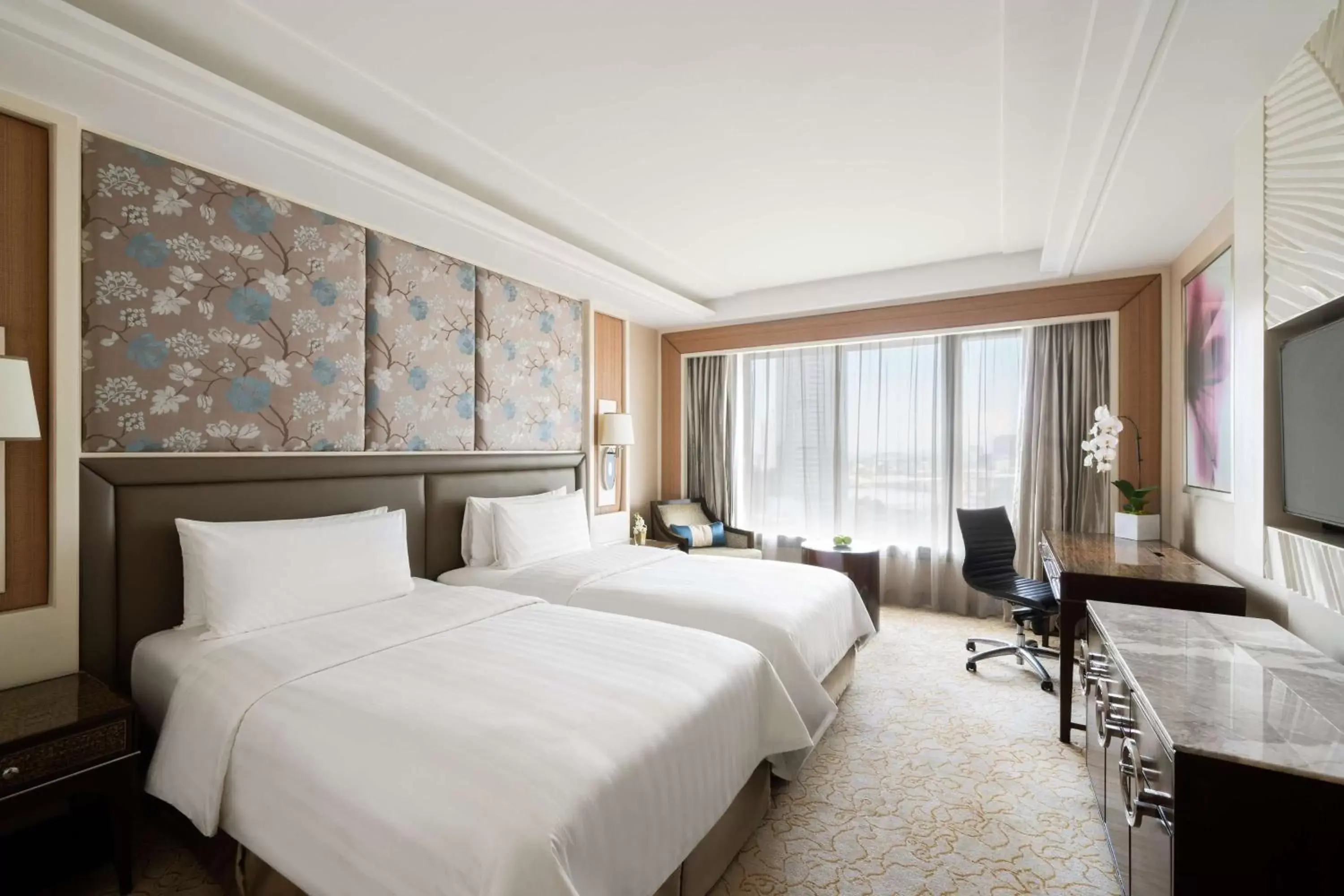 Tower Wing Deluxe Twin in Edsa Shangri-La, Manila Tower Wing Deluxe Twin in Edsa Shangri-La, Manila