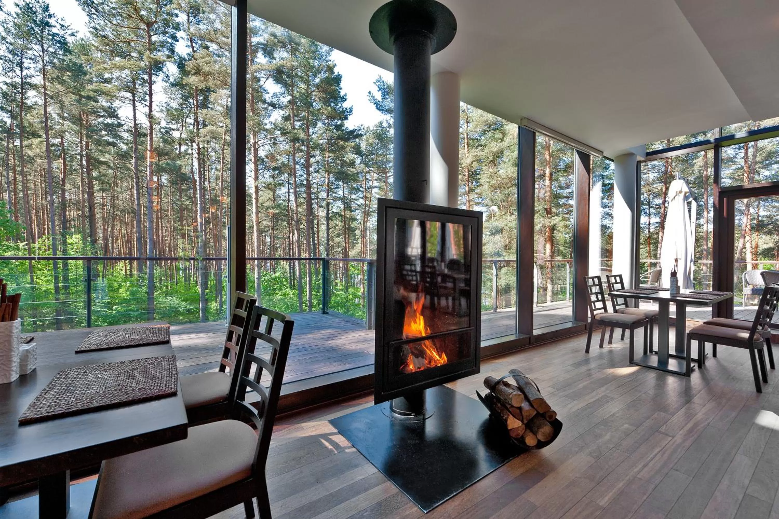 Restaurant/places to eat in Belvilis Hotel