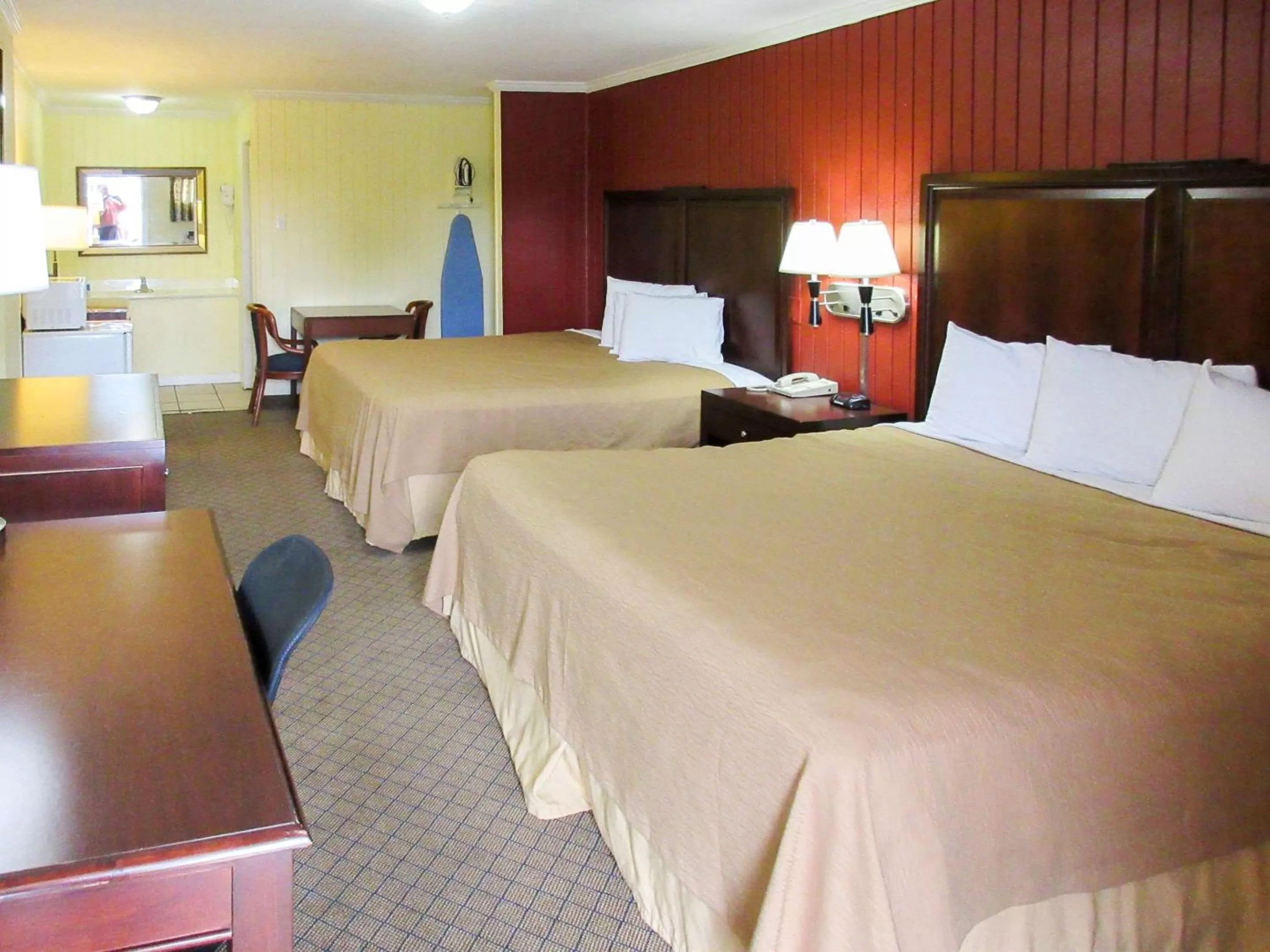 Photo of the whole room in Rodeway Inn Kansas City Downtown Area