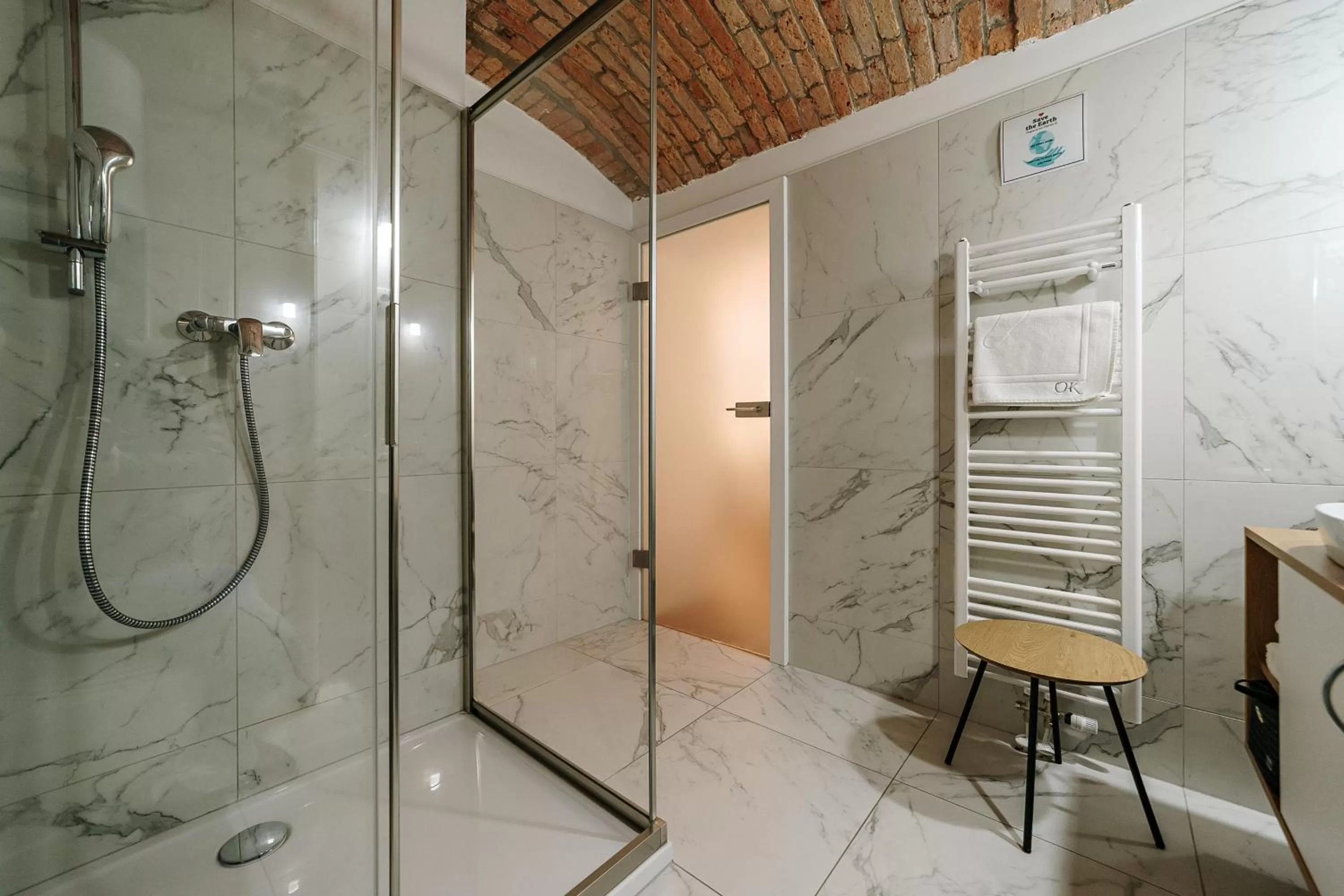 Bathroom in Operna klet Ljubljana