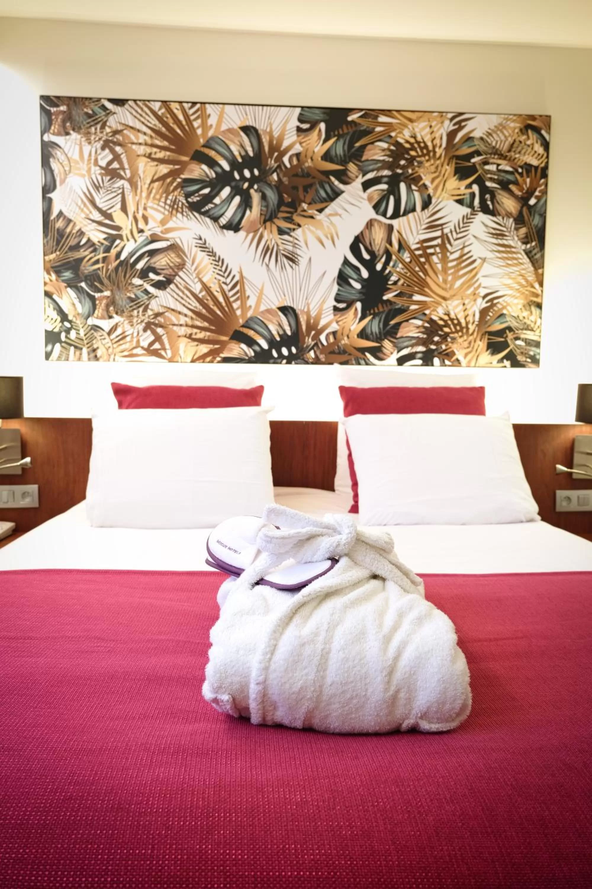 Bedroom, Bed in Mercure Perpignan Centre