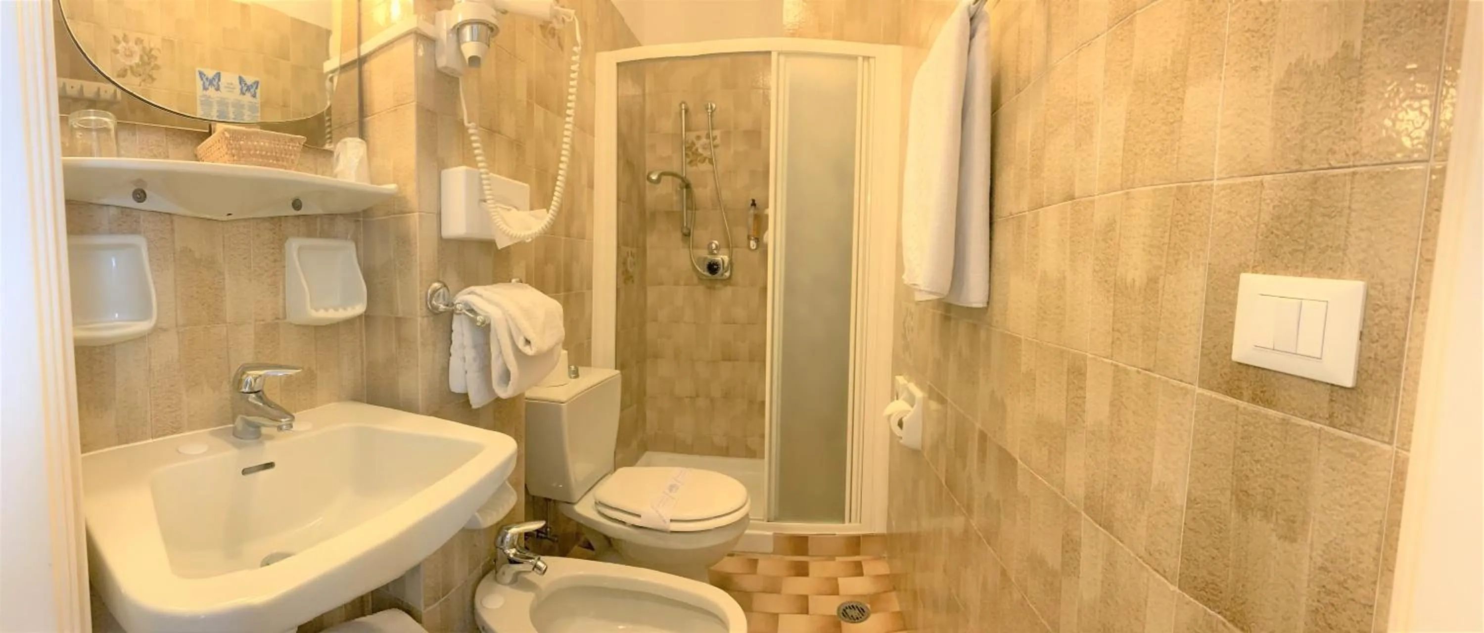 Bathroom in Hotel Lamberti