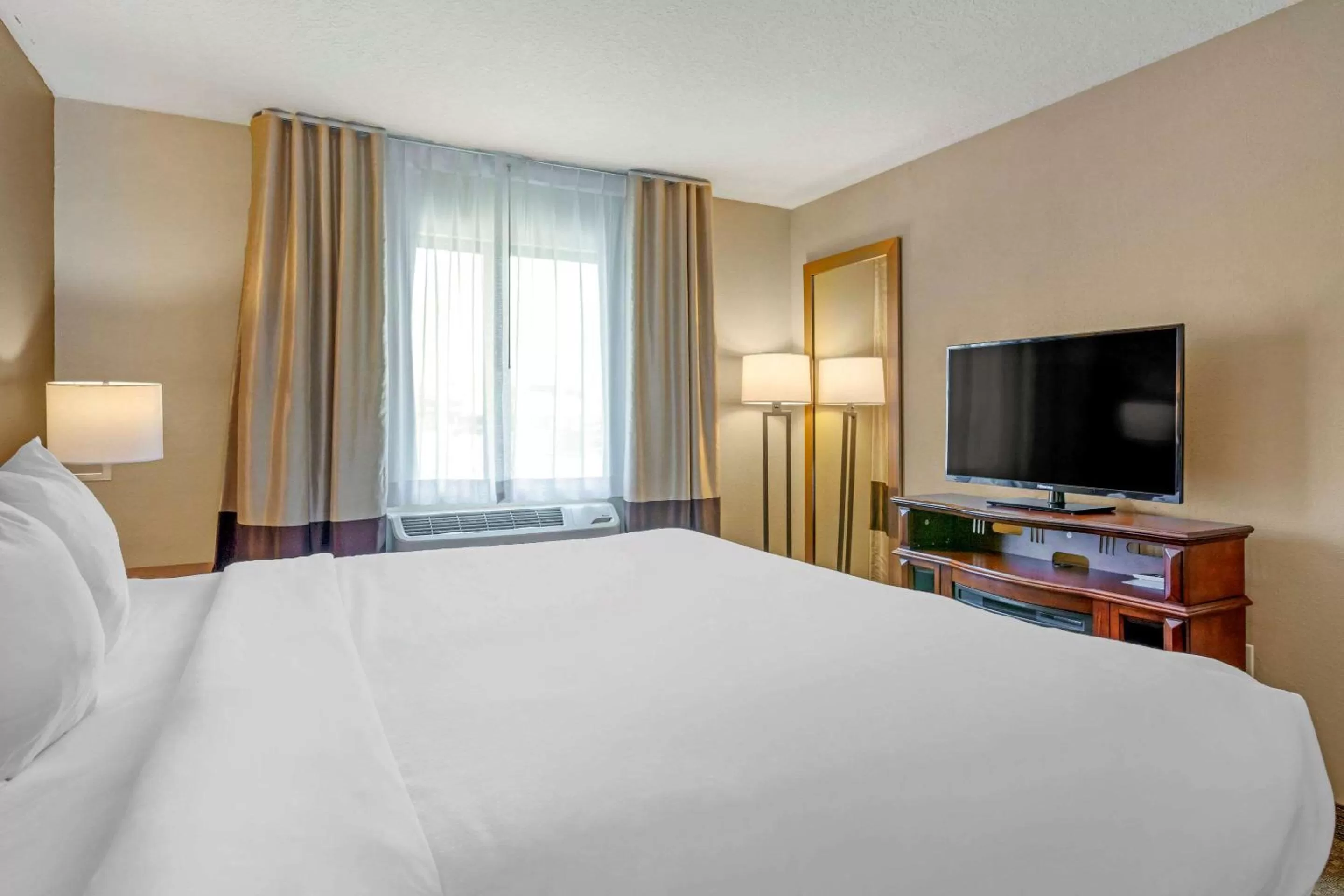 Bedroom in Comfort Inn Sault Ste Marie MI