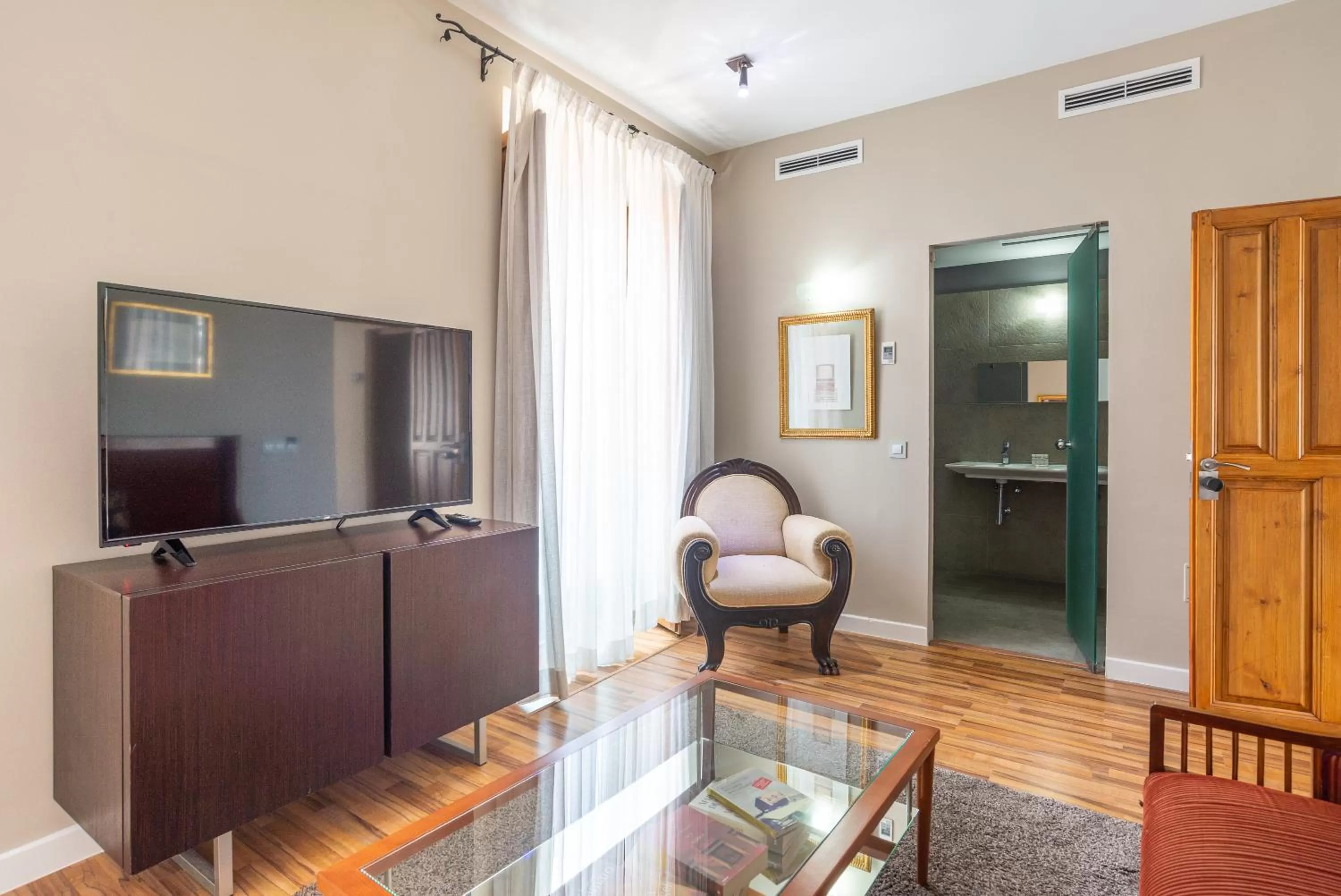 TV and multimedia in Hotel Albaicín