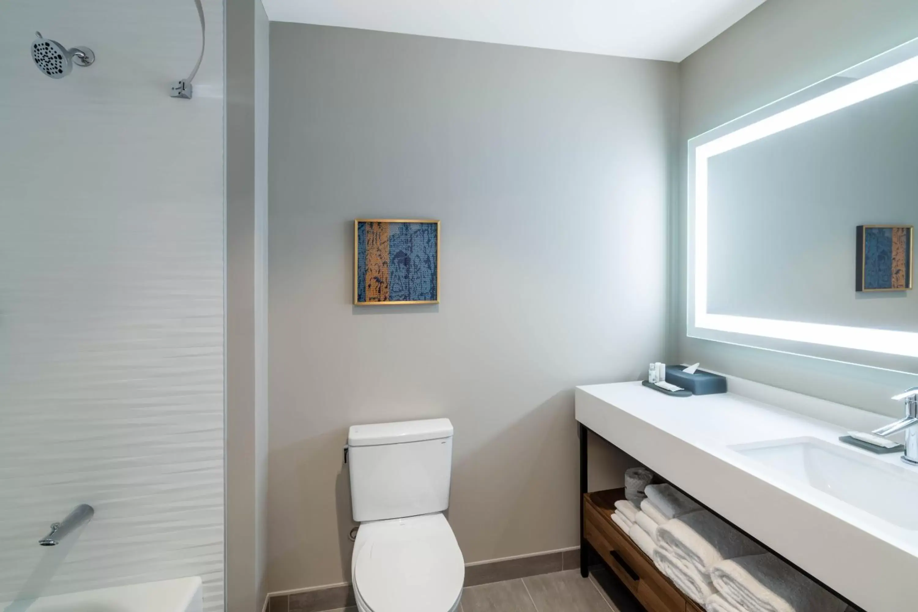 Corner Studio King Suite - Non-Smoking in La Quinta Inn & Suites by Wyndham Nashville Downtown Stadium Corner Studio King Suite - Non-Smoking in La Quinta Inn & Suites by Wyndham Nashville Downtown Stadium