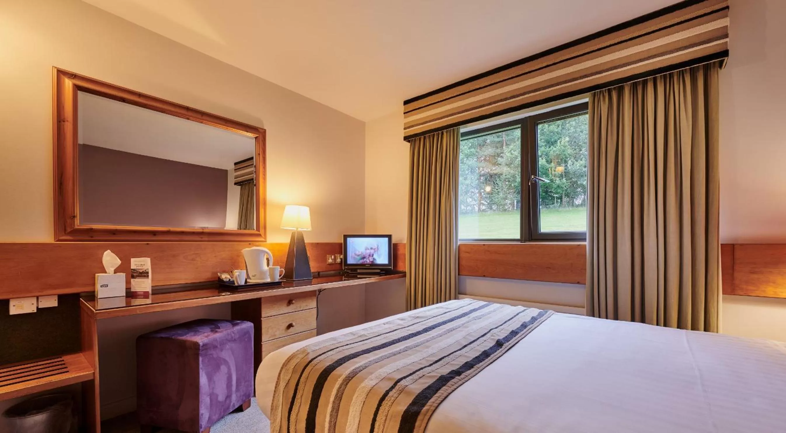 Bed in Stirling Court Hotel