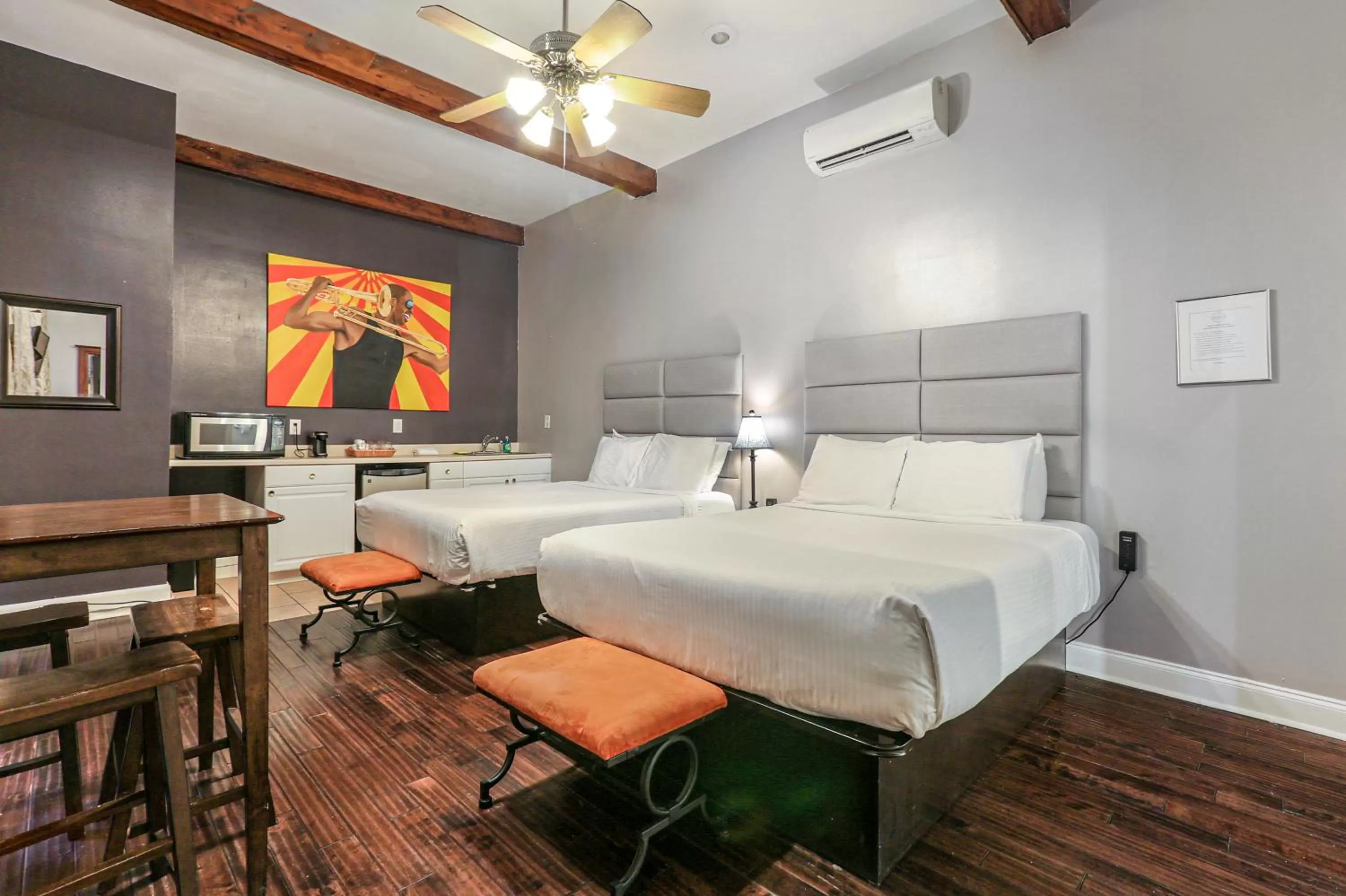 Photo of the whole room, Bed in Rathbone Mansions New Orleans