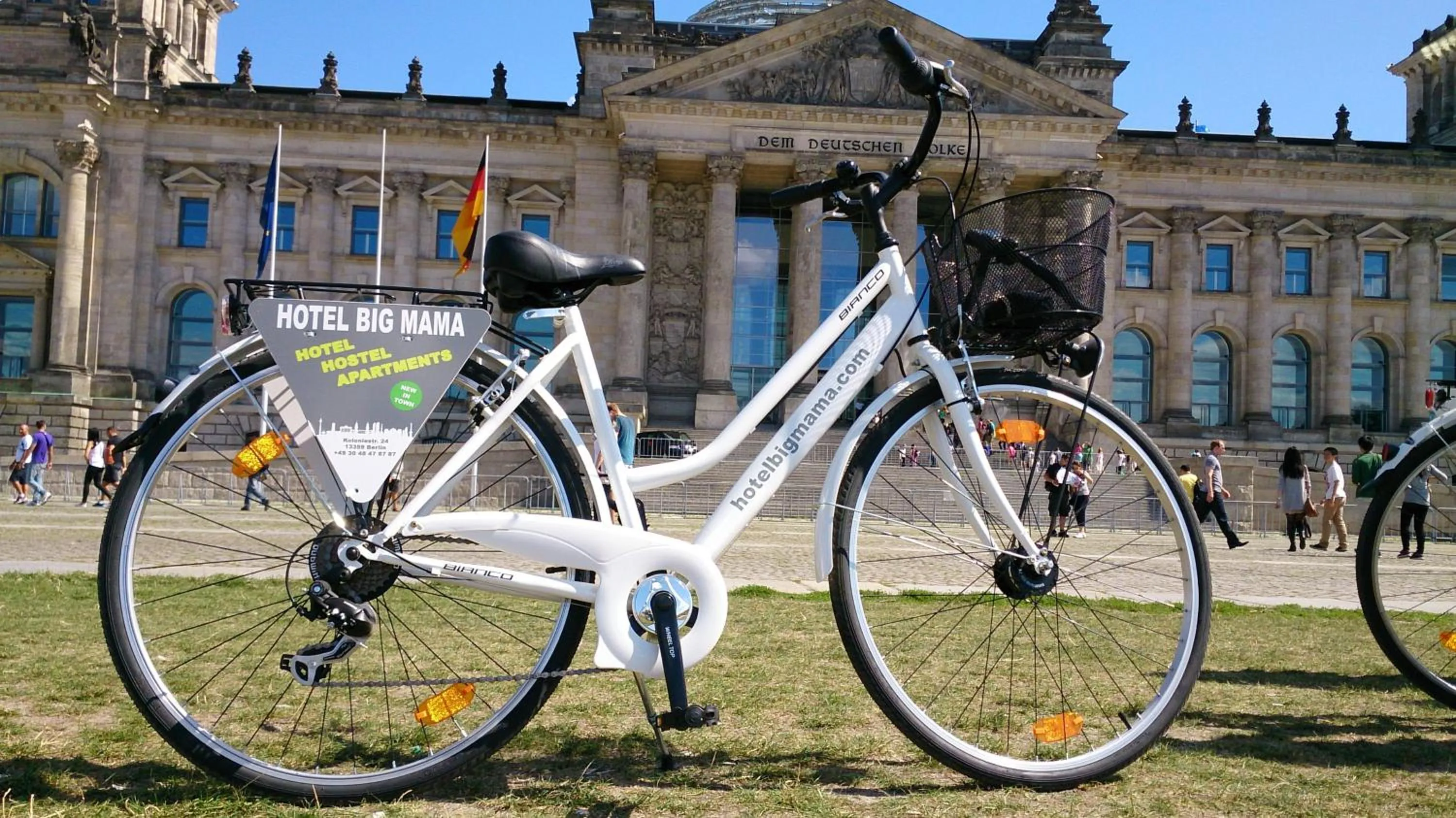 Cycling in BIG MAMA Berlin