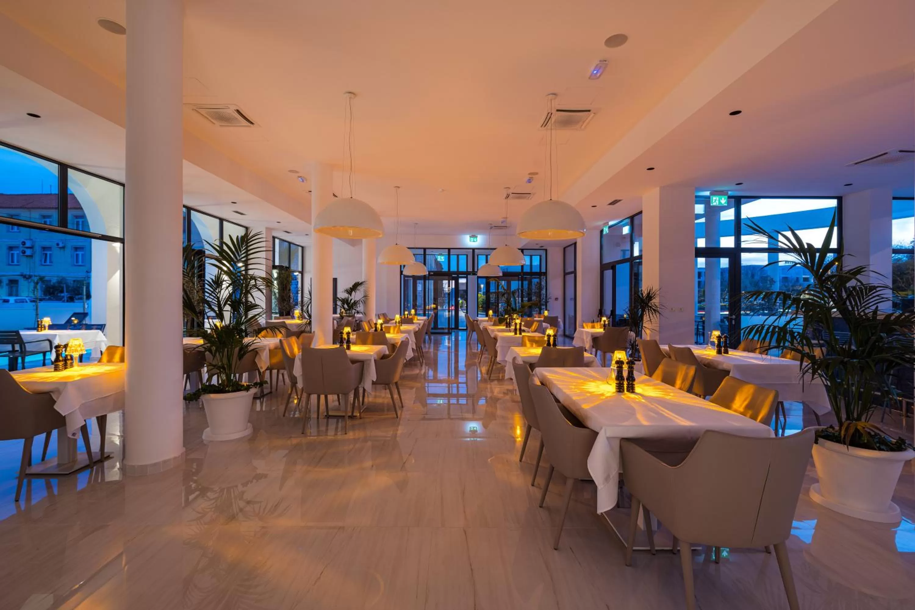 Restaurant/places to eat in Miramare Hotel