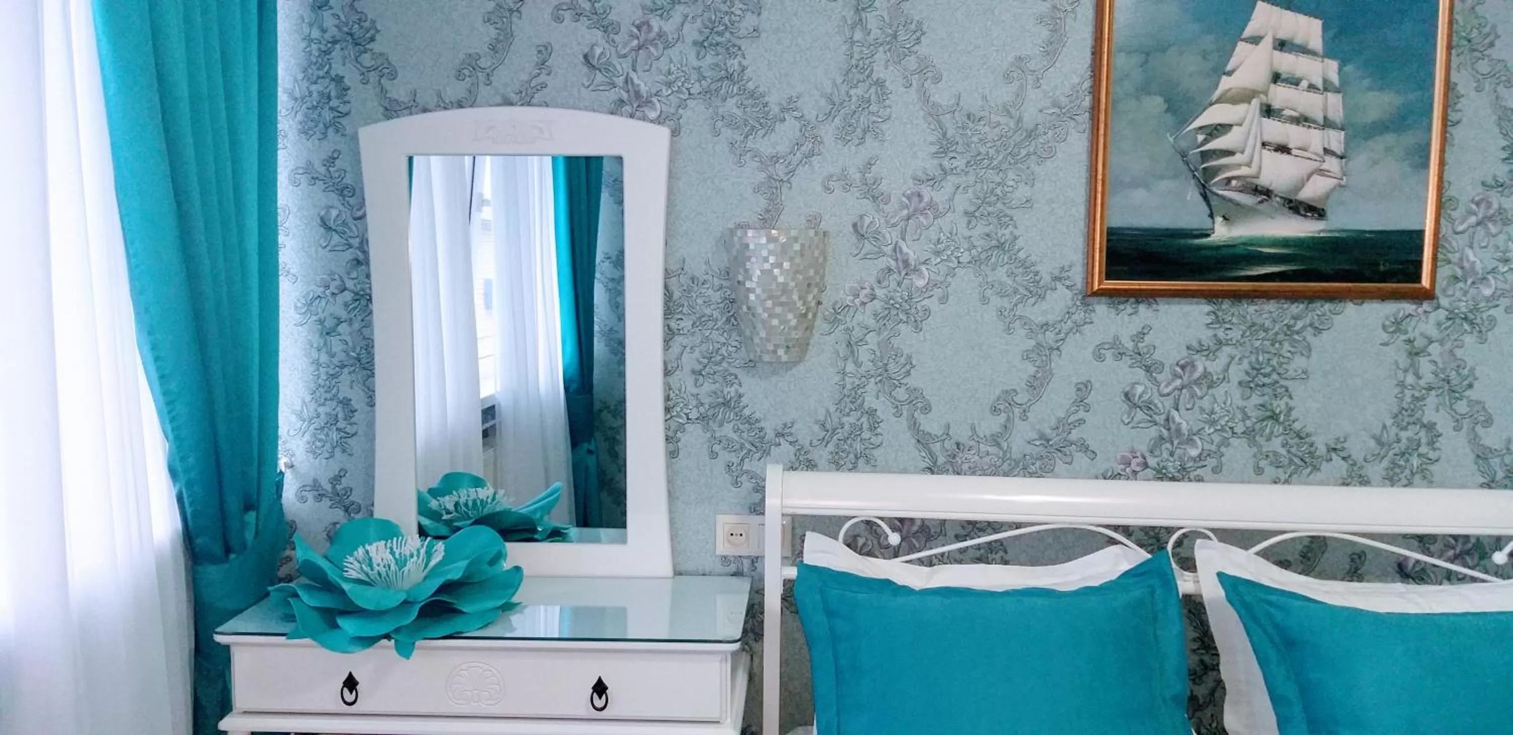 Photo of the whole room, Bed in Shalanda