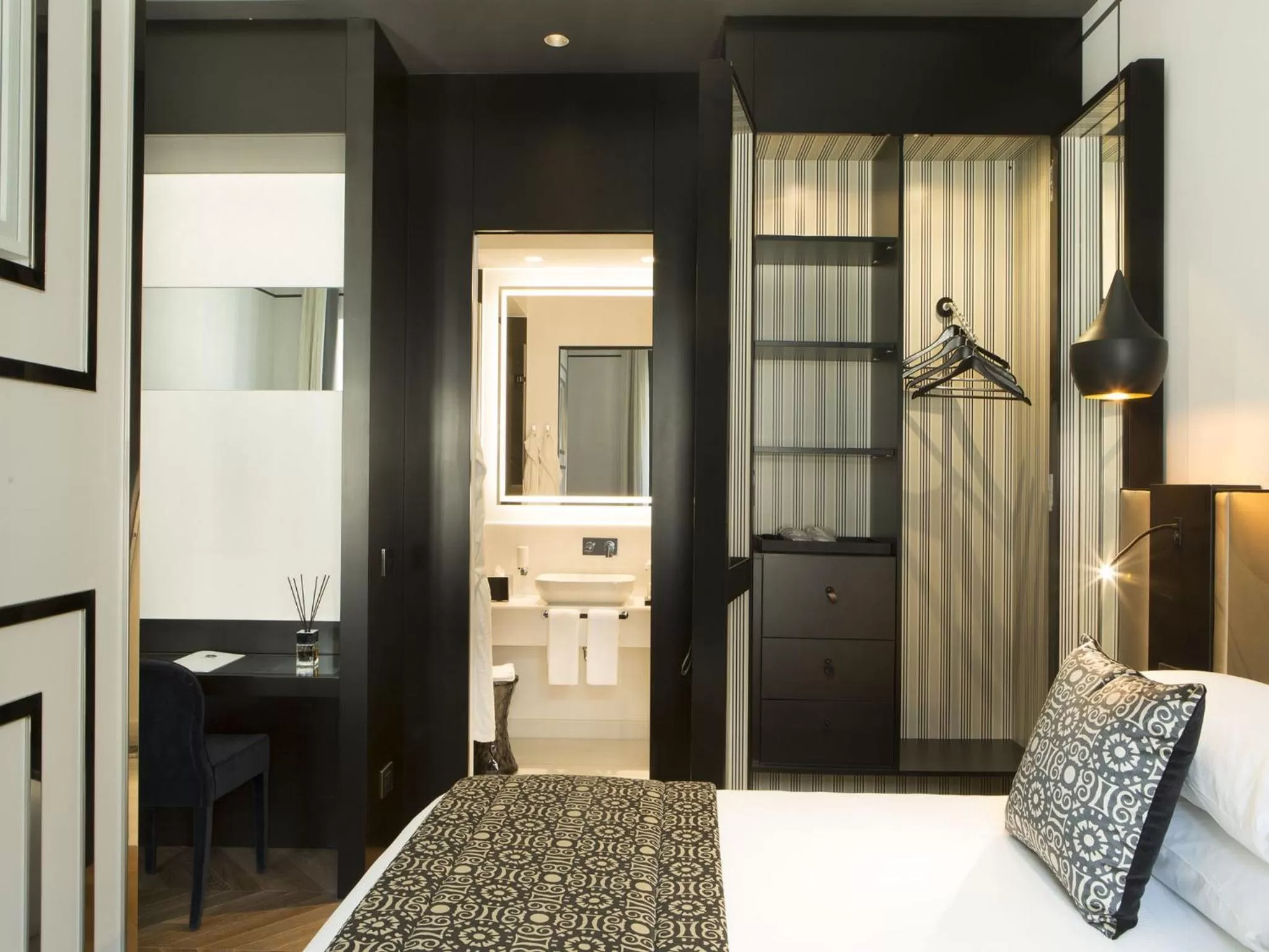 Bedroom, Bed in Corso 281 Luxury Suites