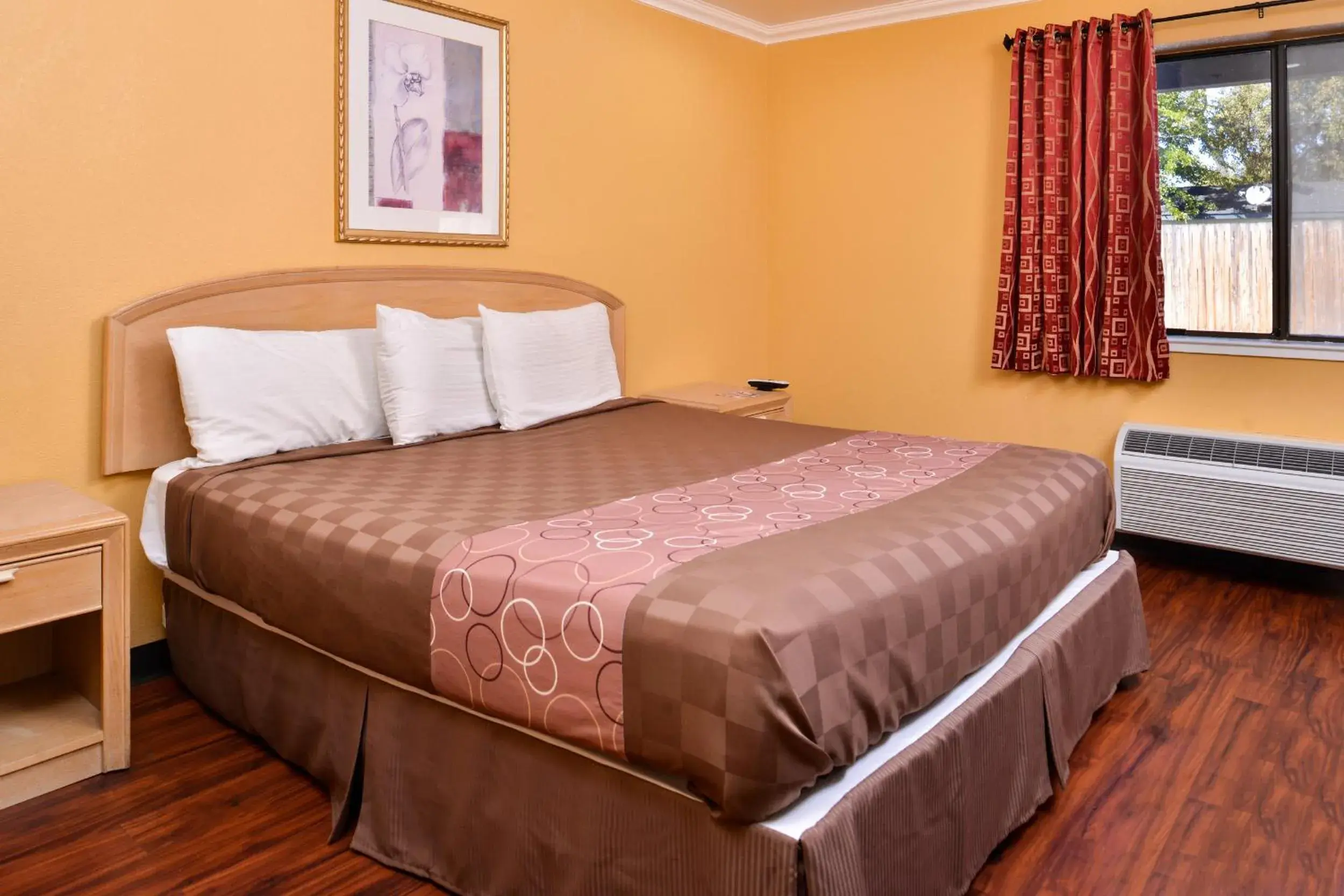 King Room in Americas Best Value Inn and Suites Clearlake King Room in Americas Best Value Inn and Suites Clearlake