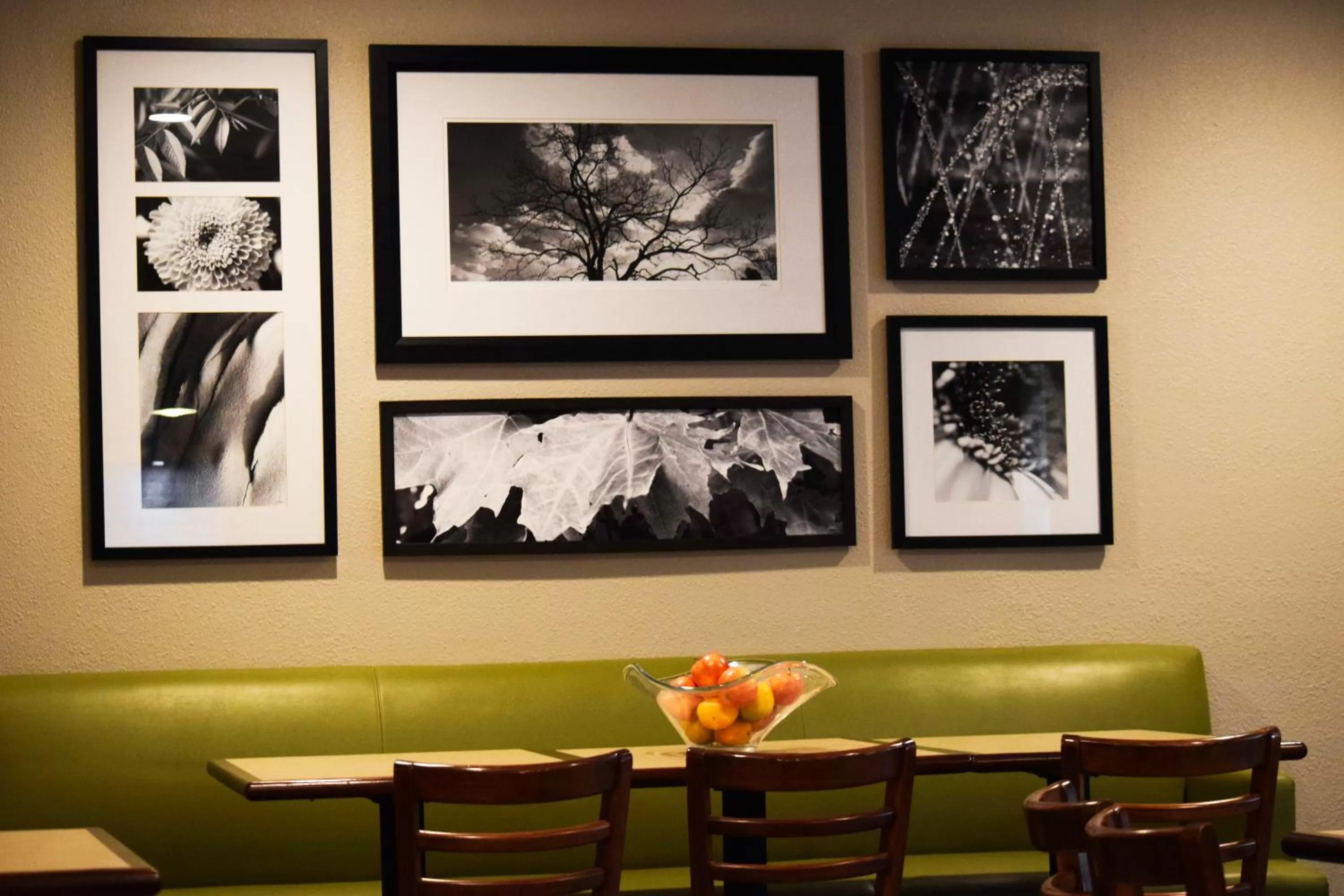 Restaurant/places to eat in Country Inn & Suites by Radisson, Lincoln North Hotel and Conference Center, NE