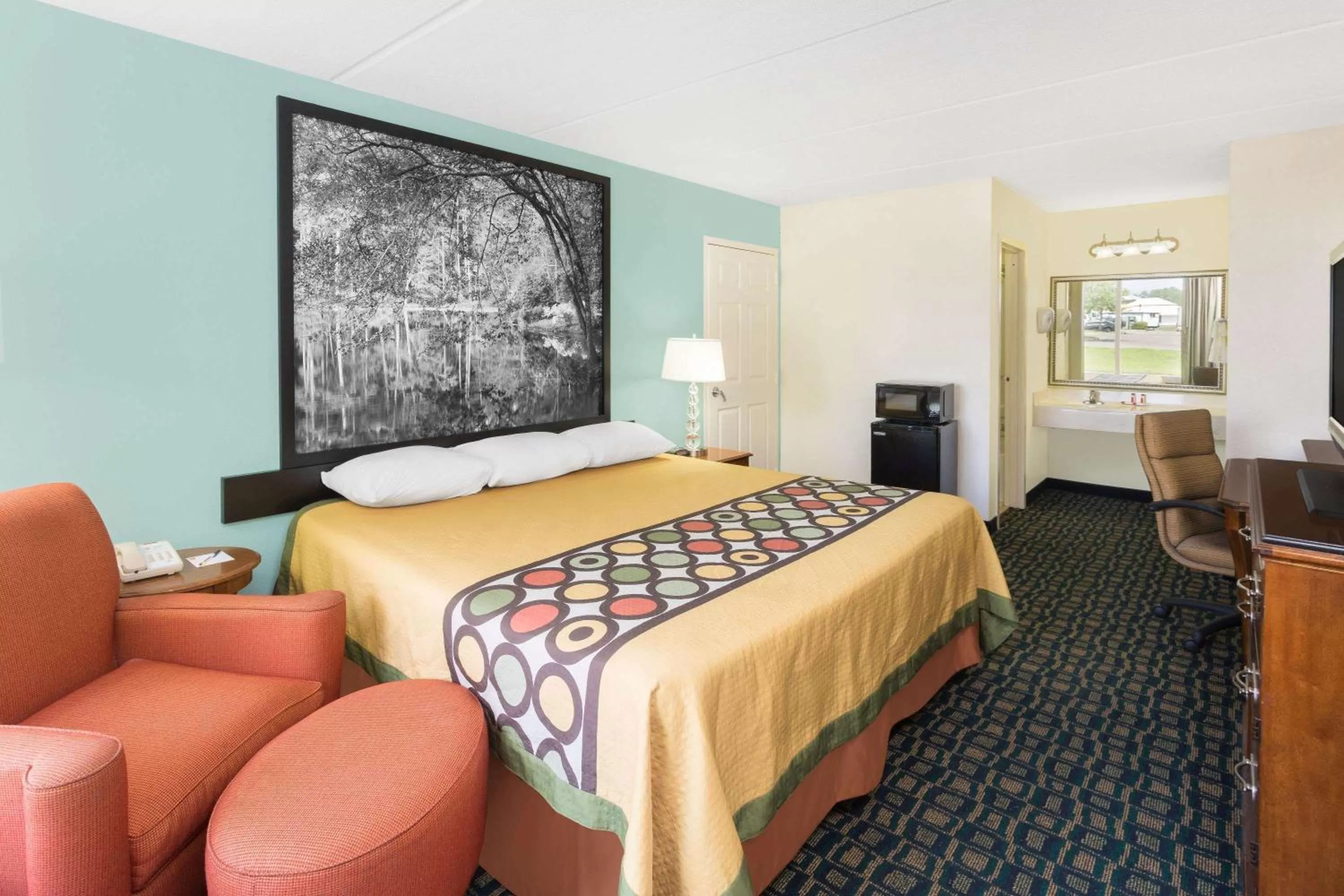 Photo of the whole room, Bed in Super 8 By Wyndham Kingsland I-95 Naval Base Area