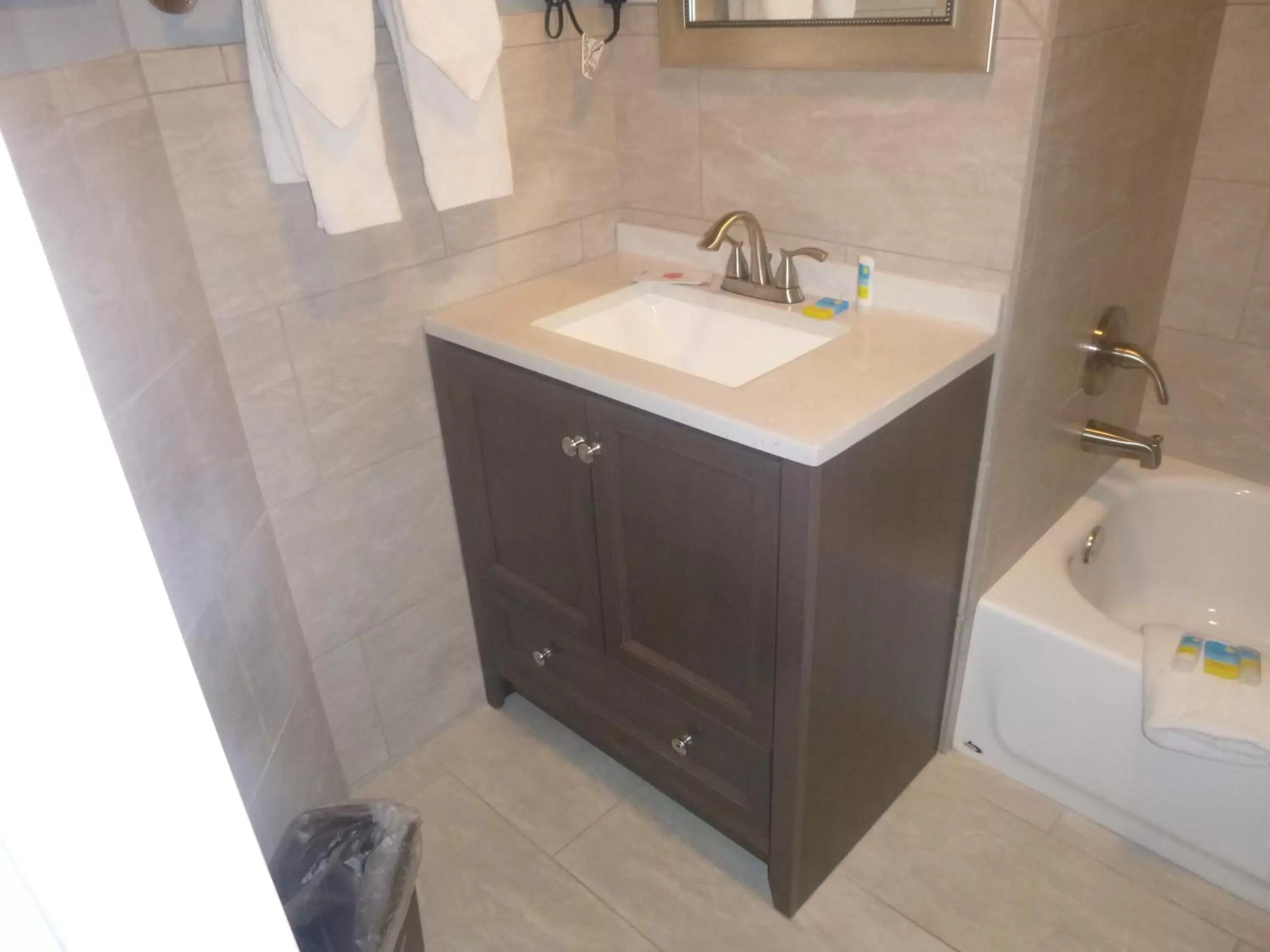 Queen Room with Two Queen Beds in Sierra Inn Queen Room with Two Queen Beds in Sierra Inn