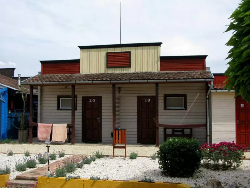 Property Building in Convoy Panzió