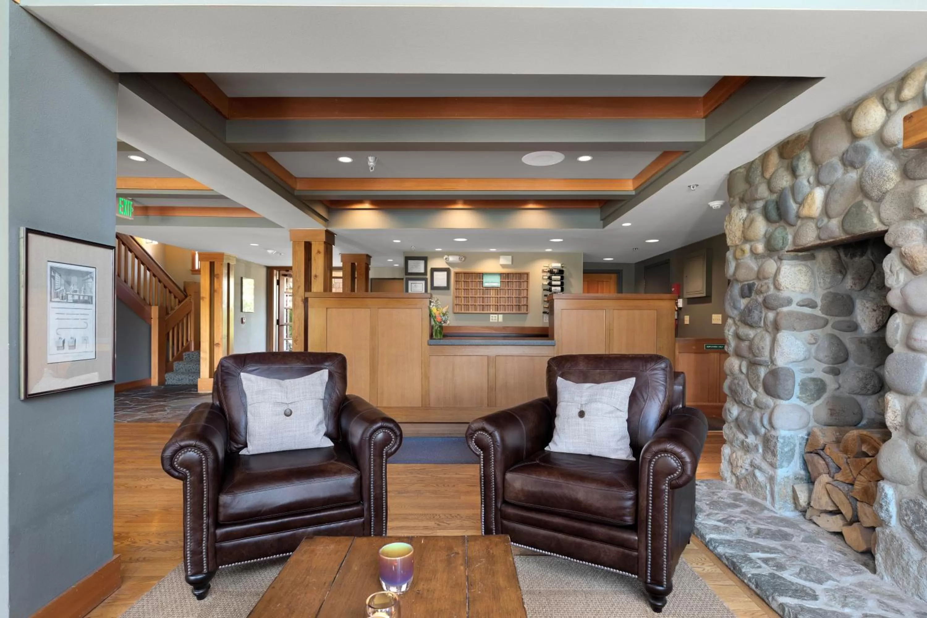 Communal lounge/ TV room, Lobby/Reception in La Conner Channel Lodge