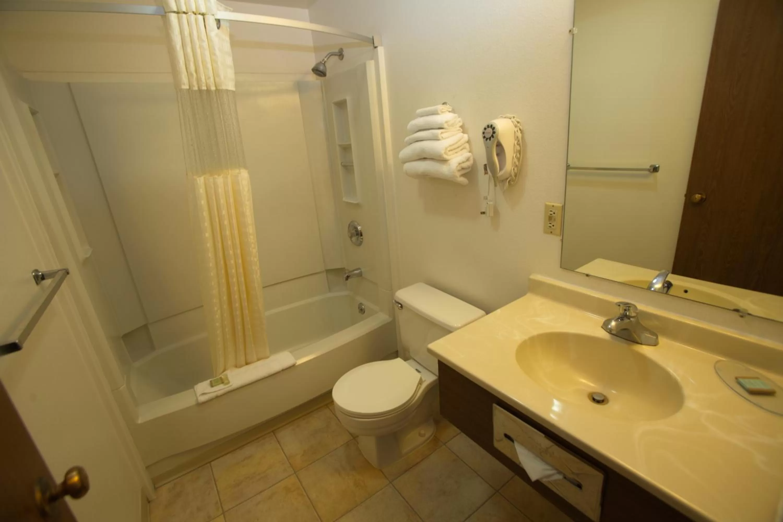 Bathroom in Super 8 by Wyndham Elko