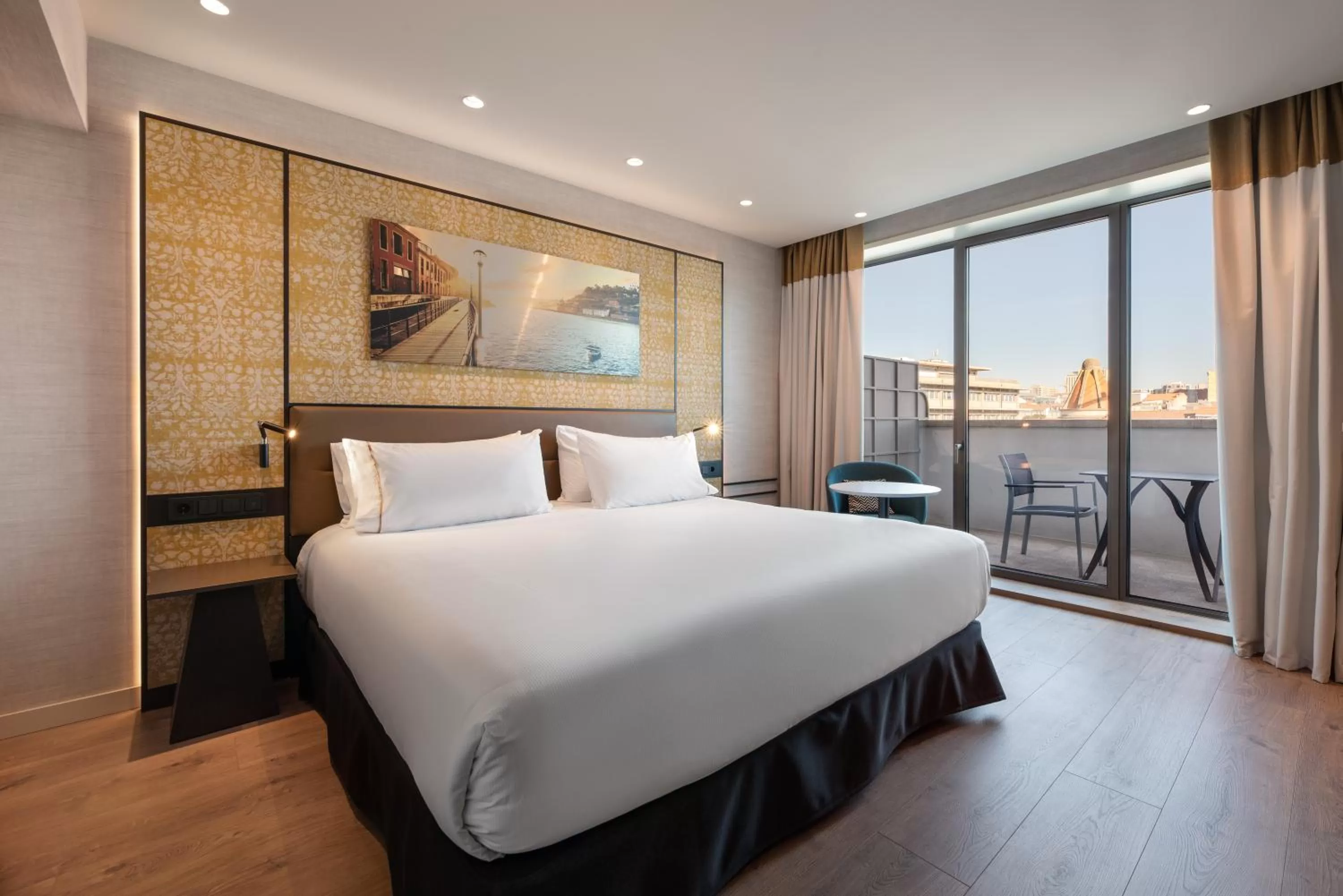 Balcony/Terrace, Bed in Eurostars Aliados