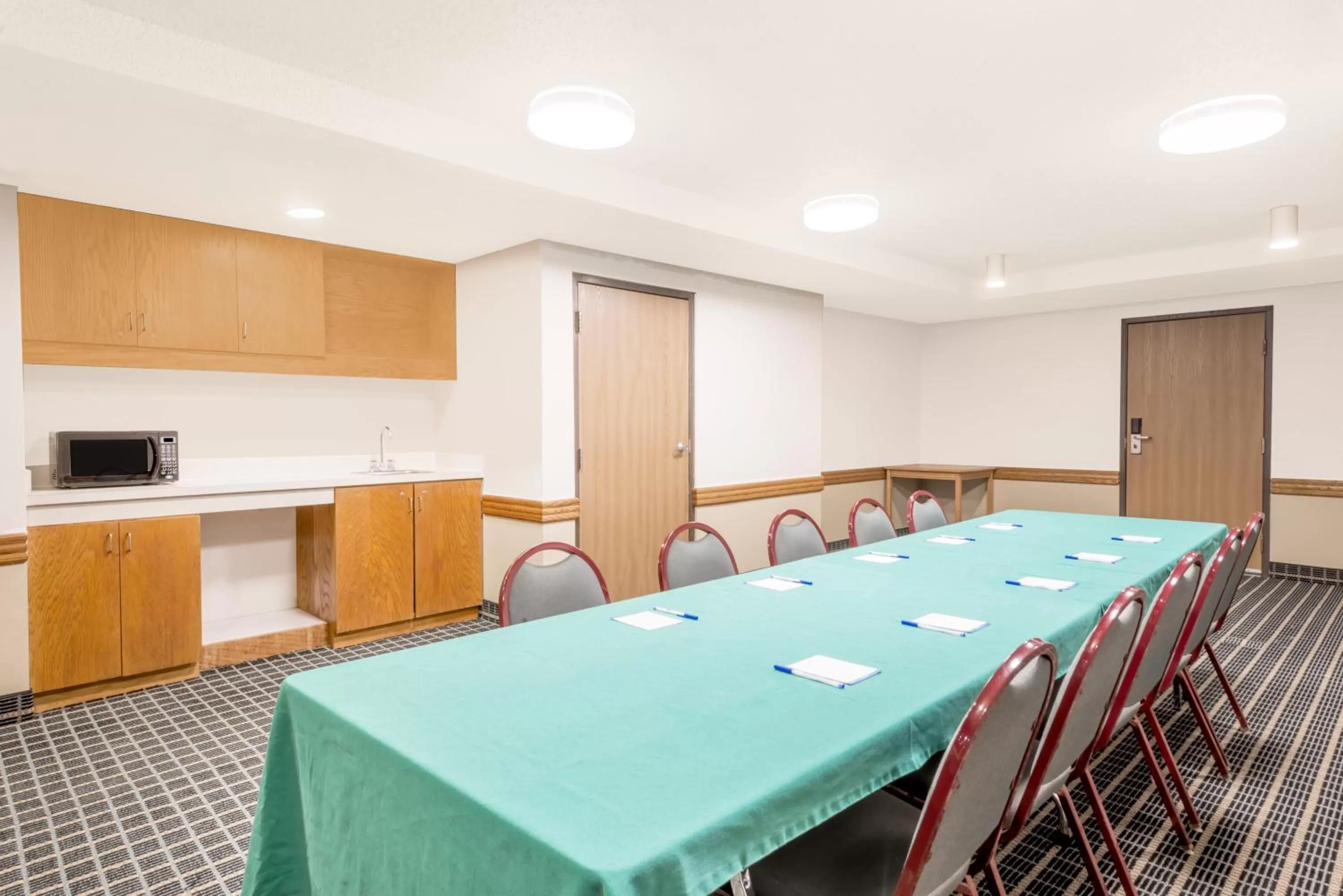 Meeting/conference room in Baymont by Wyndham Marshalltown