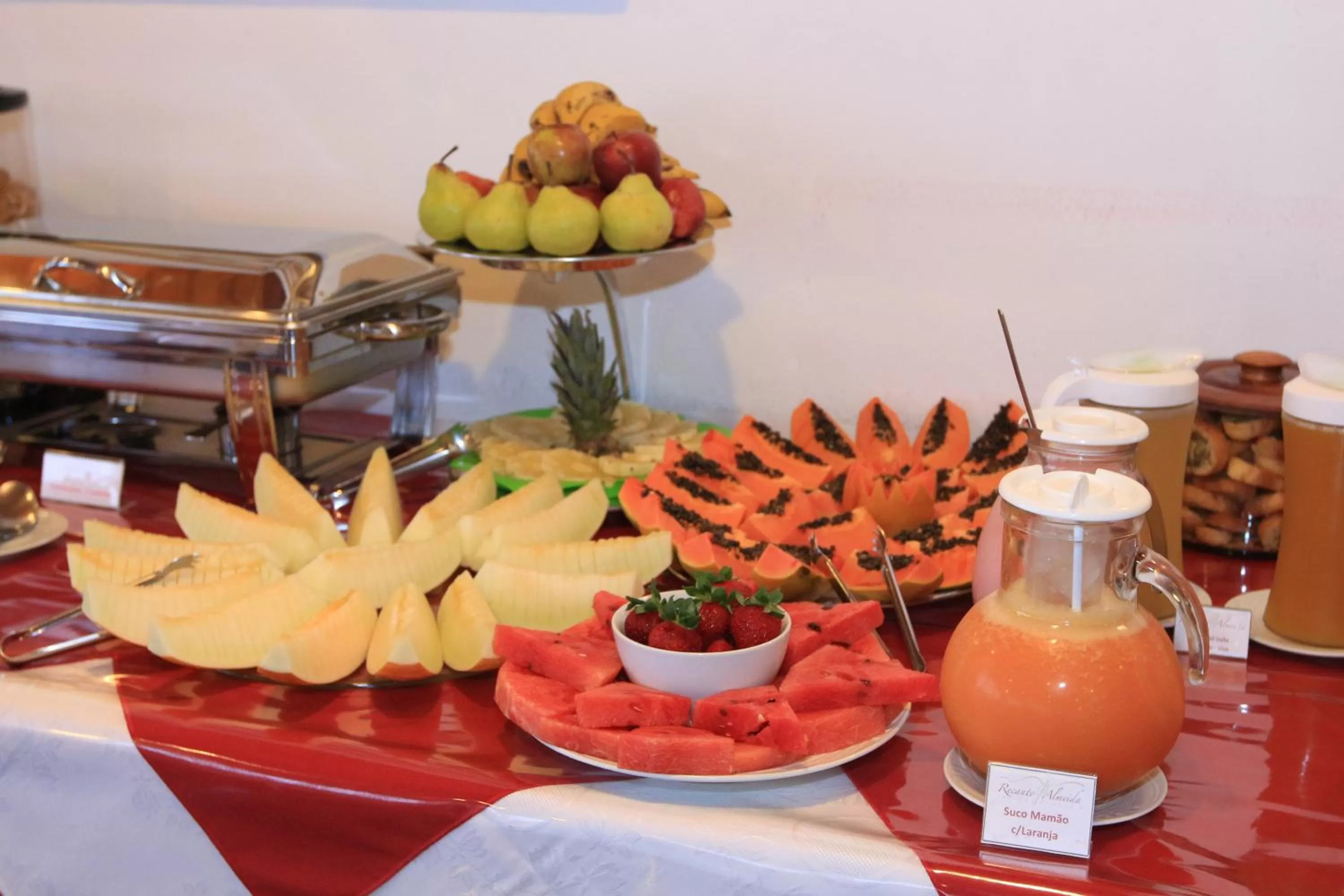 Buffet breakfast in Pousada Recanto Almeida