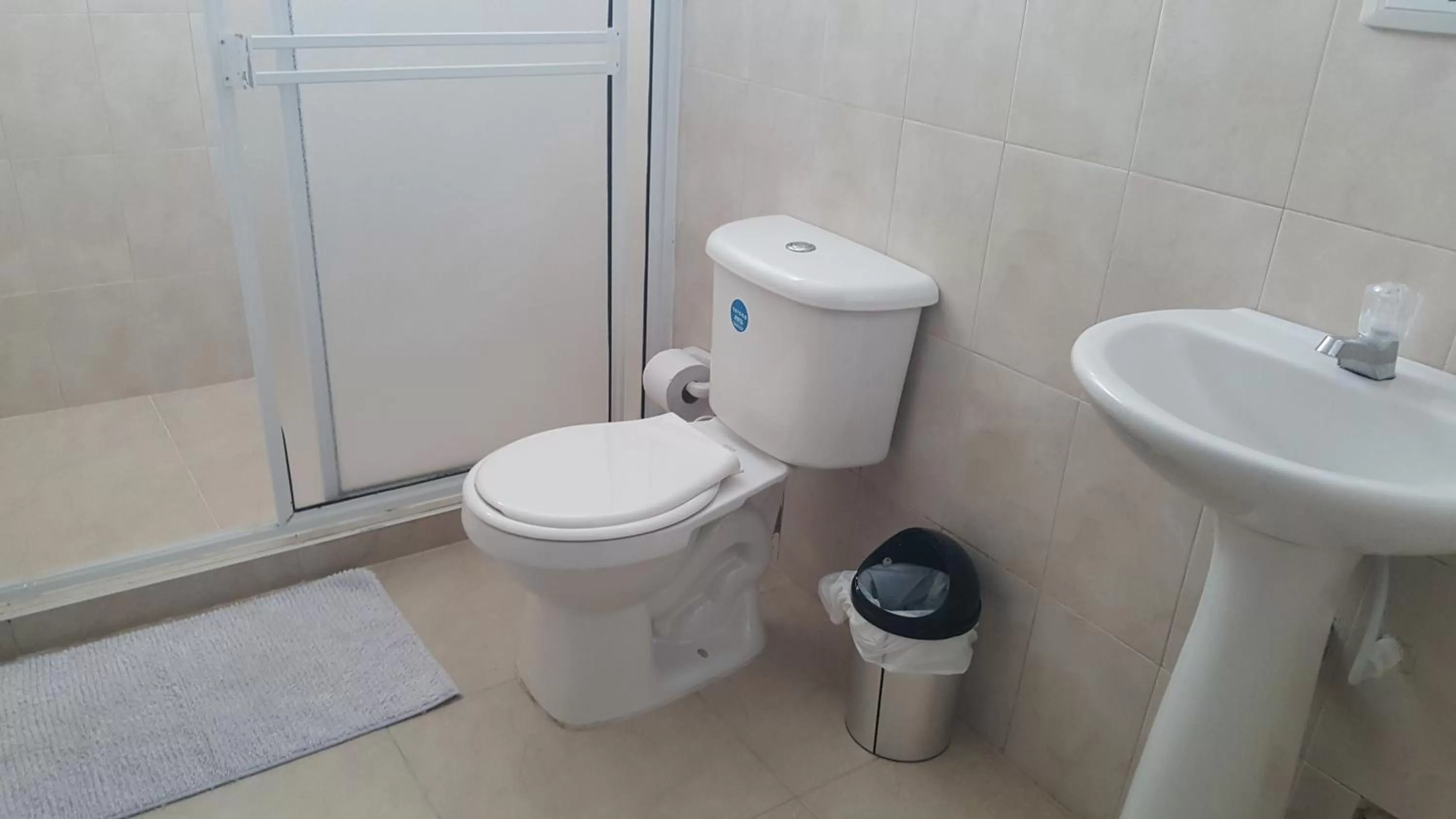 Bathroom in Caribbean Island Hotel Piso 2