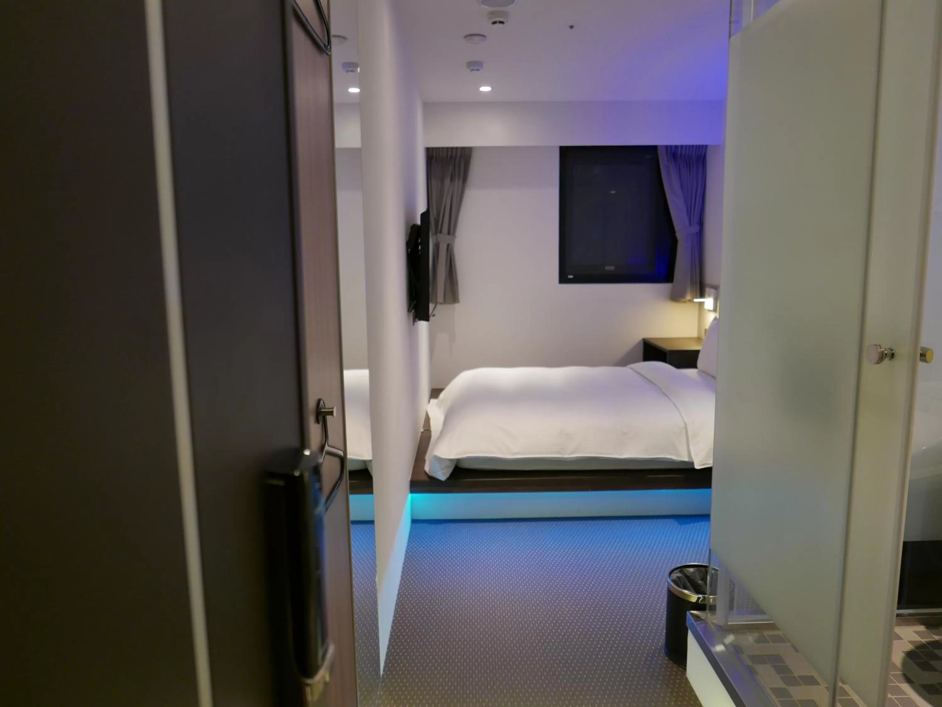 Photo of the whole room, Bed in 泊居旅店二館 Oursinn Hotel 2