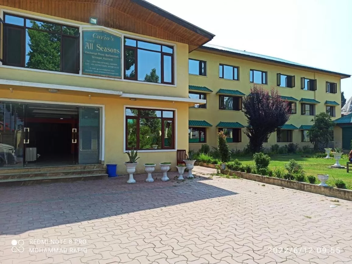 Property building in Hotel curio's All seasons