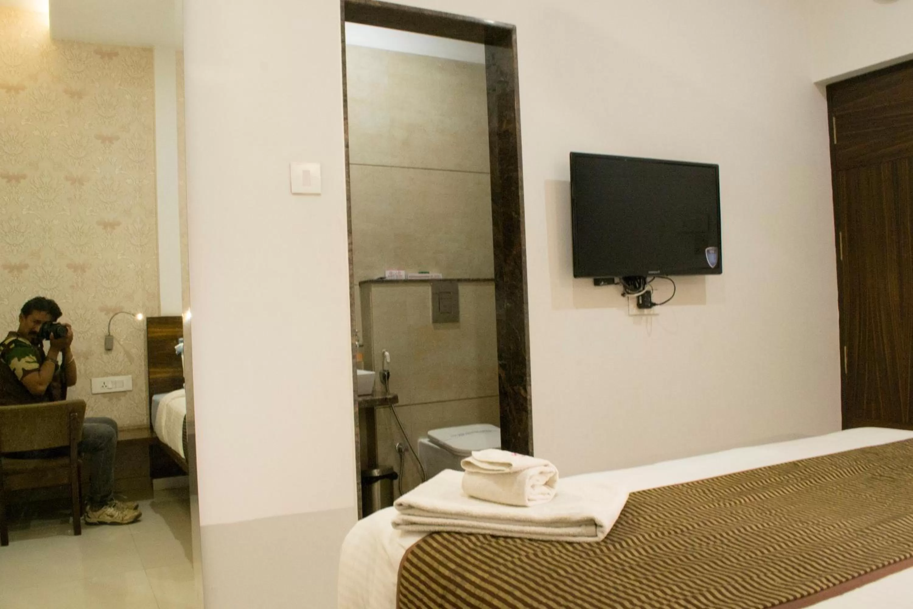 Bathroom, Bed in Hotel SRI SRI EXECUTIVE KOLHAPUR NEAR MAHALAXMI TEMPLE