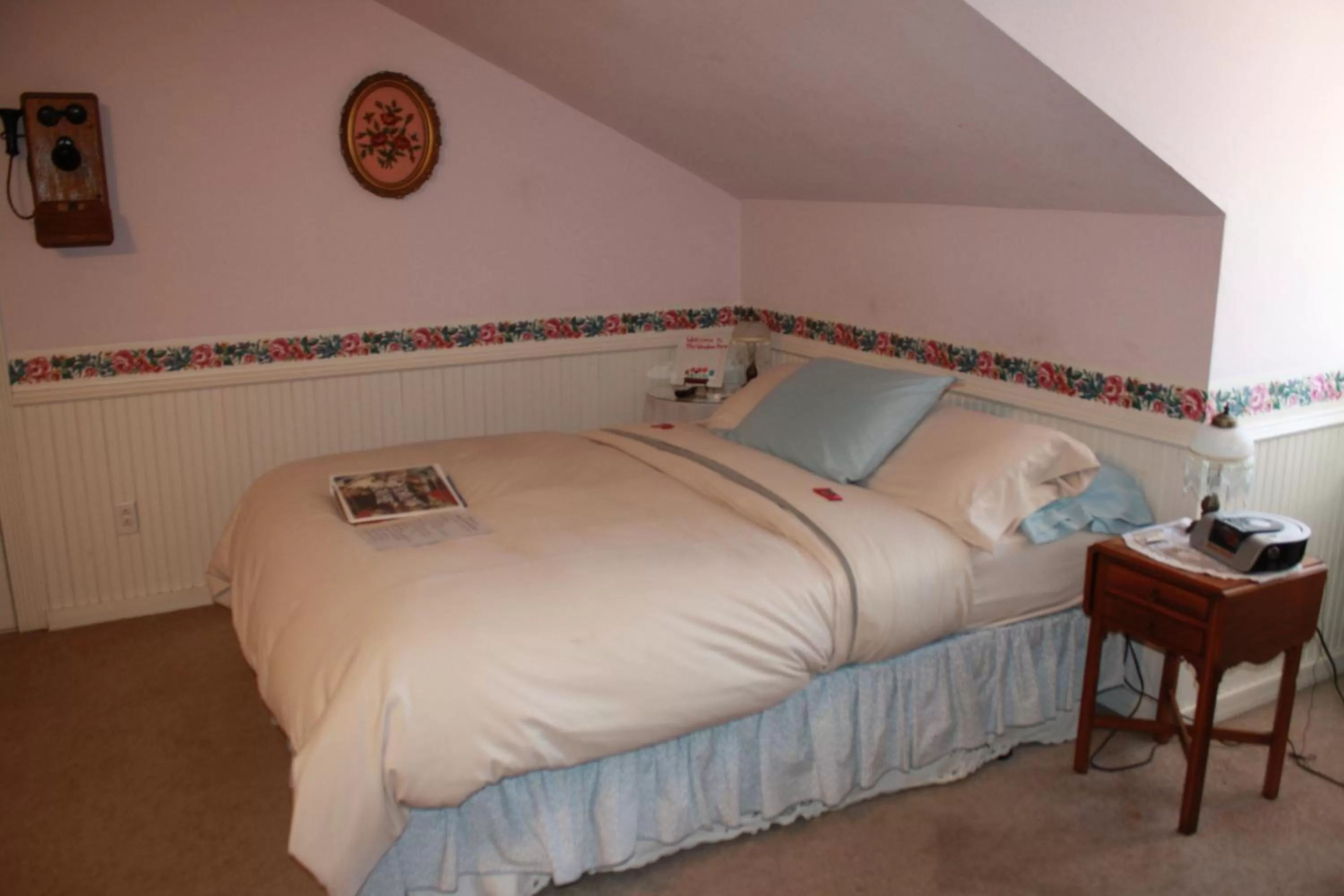 Bed in Woodrow House Bed & Breakfast