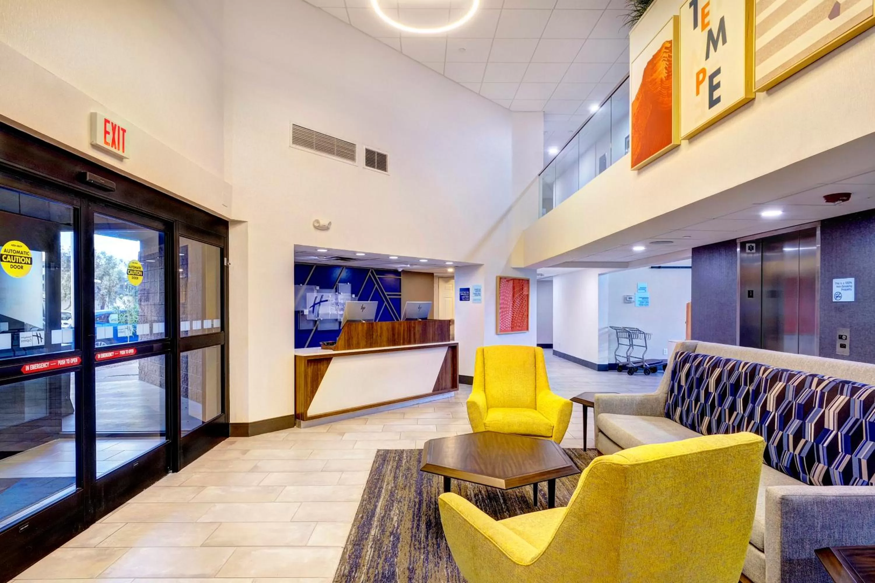 Lobby or reception in Holiday Inn Express & Suites Phoenix - Tempe by IHG
