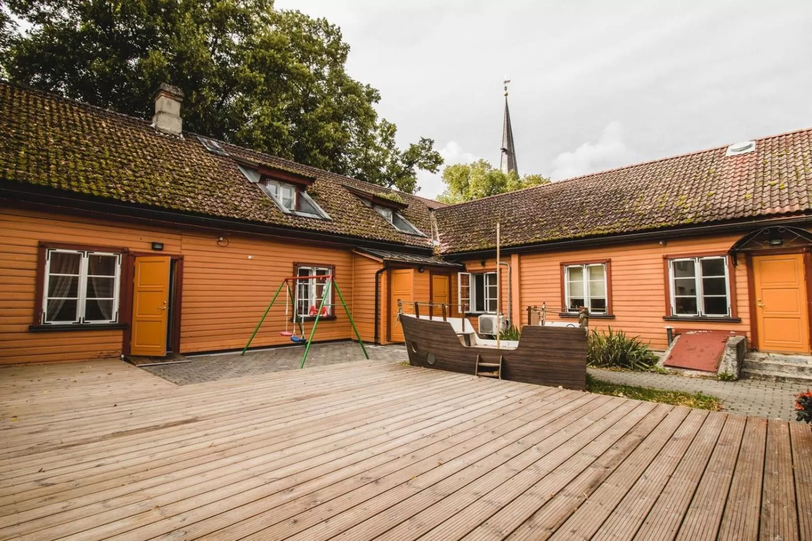 Facade/entrance, Property Building in Hostel Uskumatu
