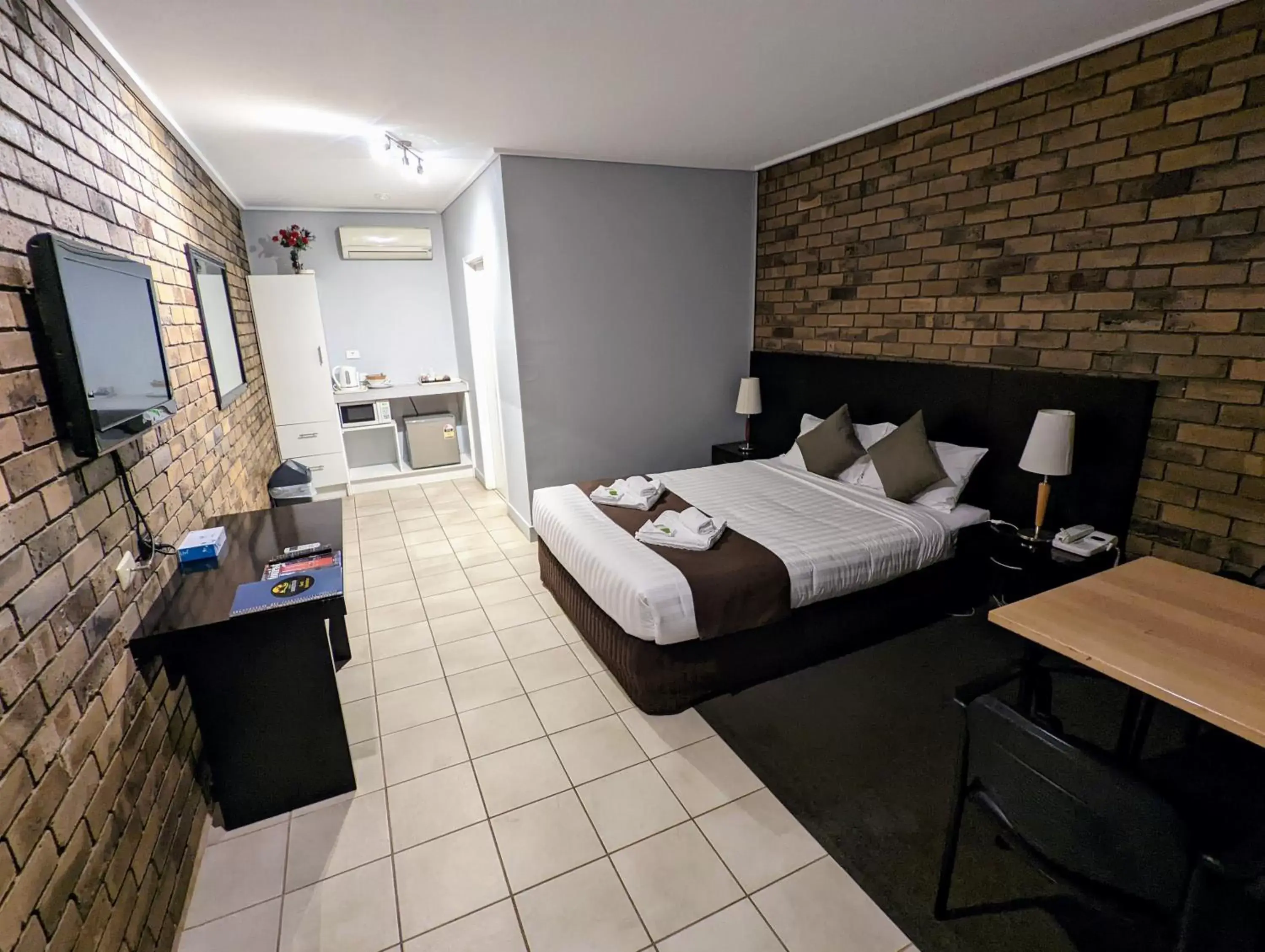 Budget Double Room in Homestead Motor Inn & Apartments Budget Double Room in Homestead Motor Inn & Apartments