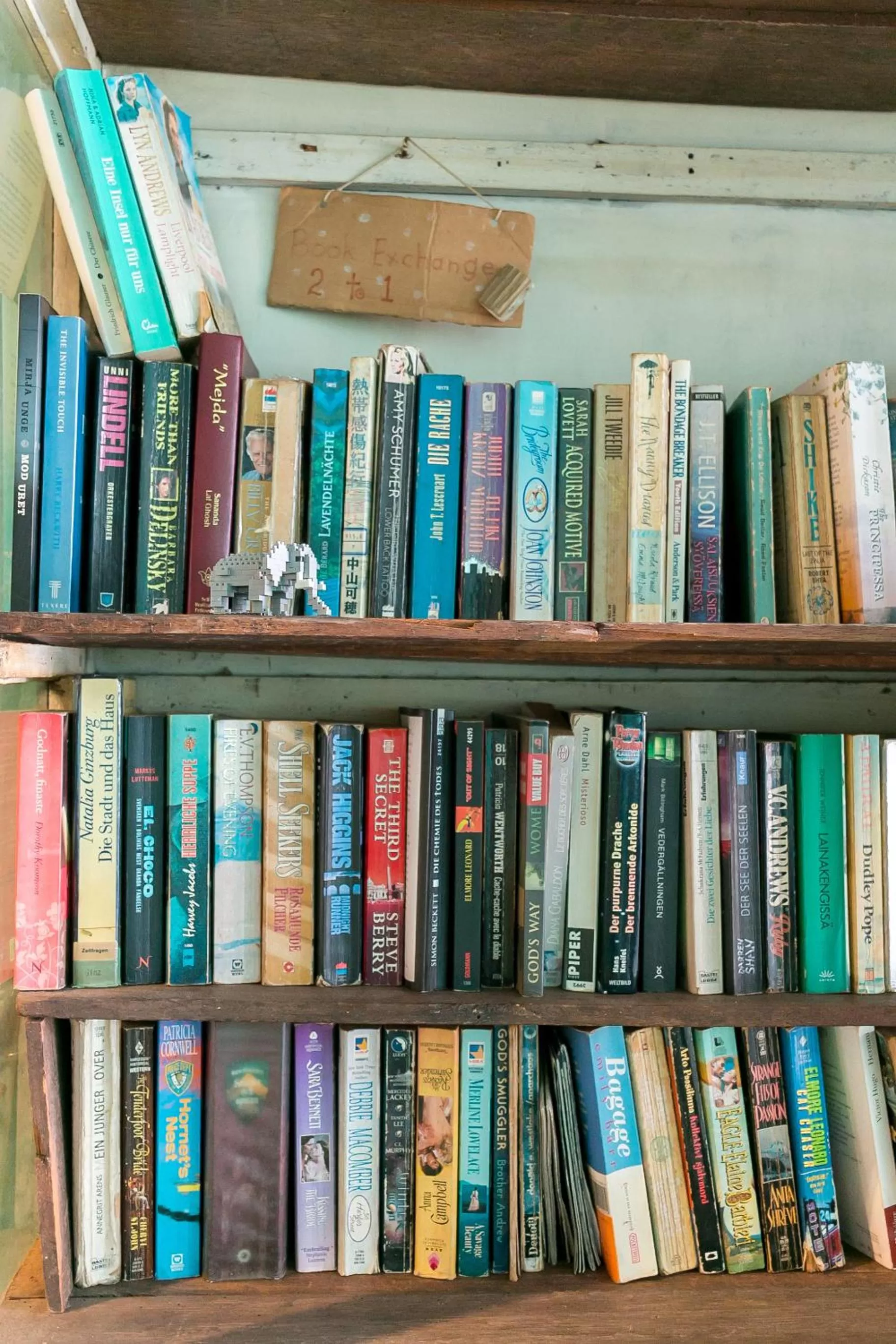 Communal lounge/ TV room in Voyage Guesthouse