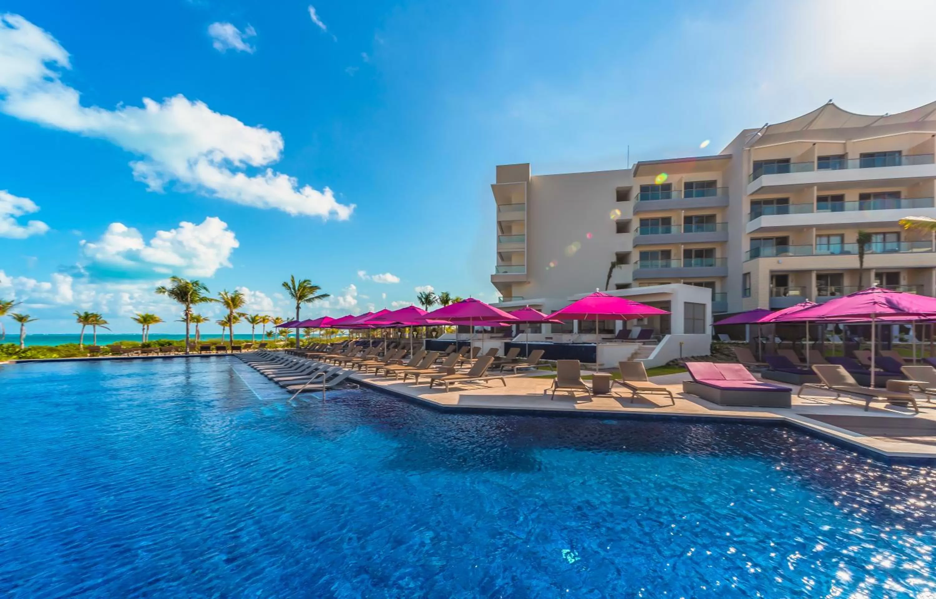 Swimming pool in Planet Hollywood Cancun by Royalton, An Autograph Collection All-Inclusive Resort
