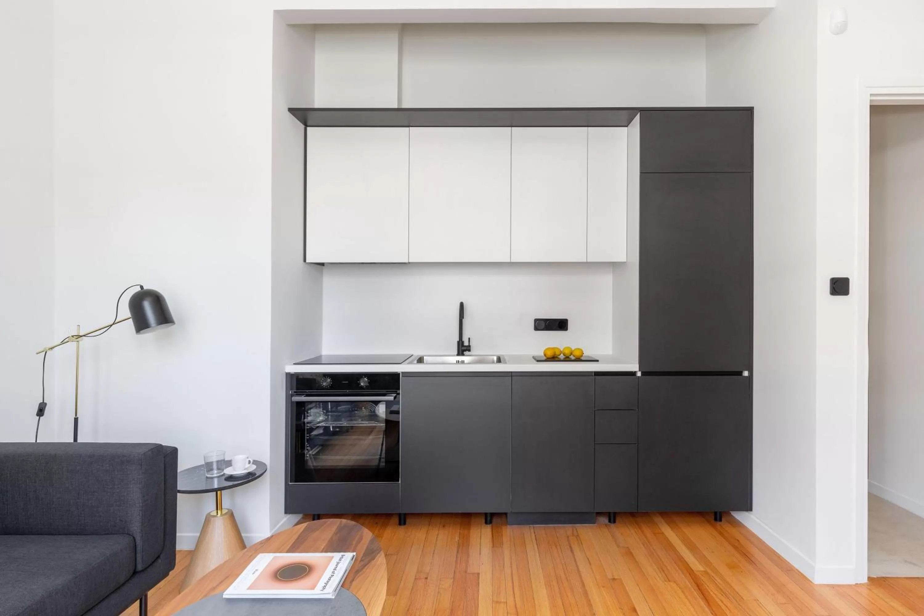 Kitchen or kitchenette, Kitchen/Kitchenette in ZOIA The Met by UPSTREET