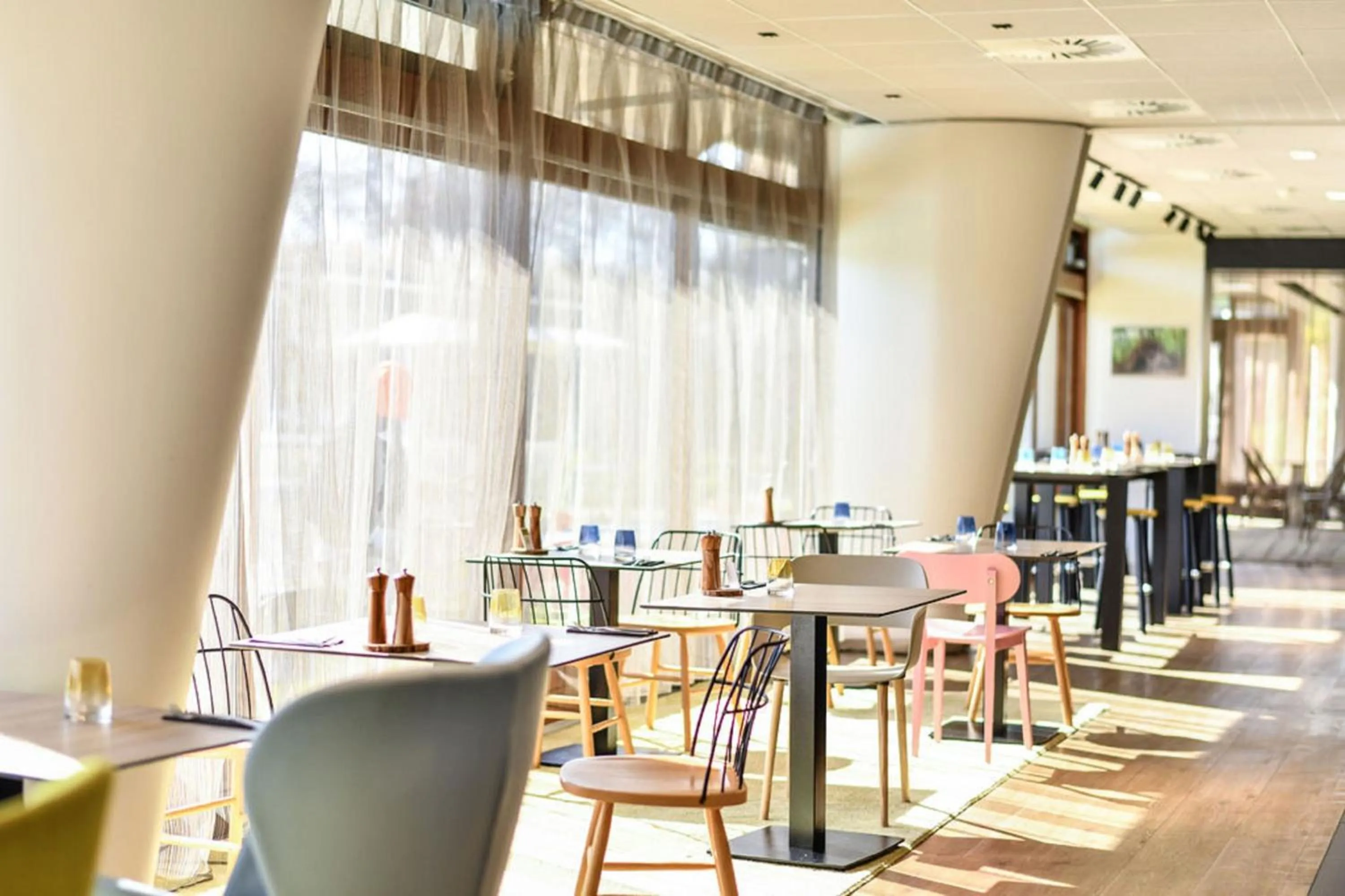 Restaurant/places to eat in Novotel Paris Créteil Le Lac