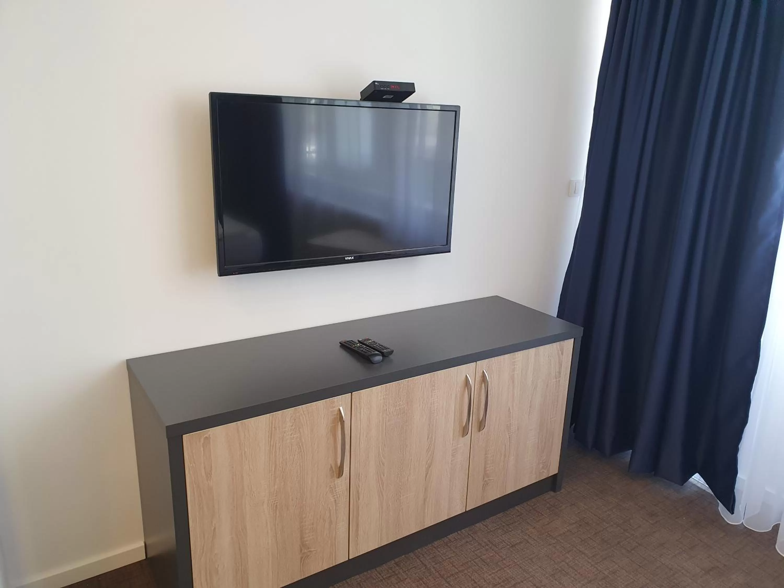 TV and multimedia in Premium Crown Suites