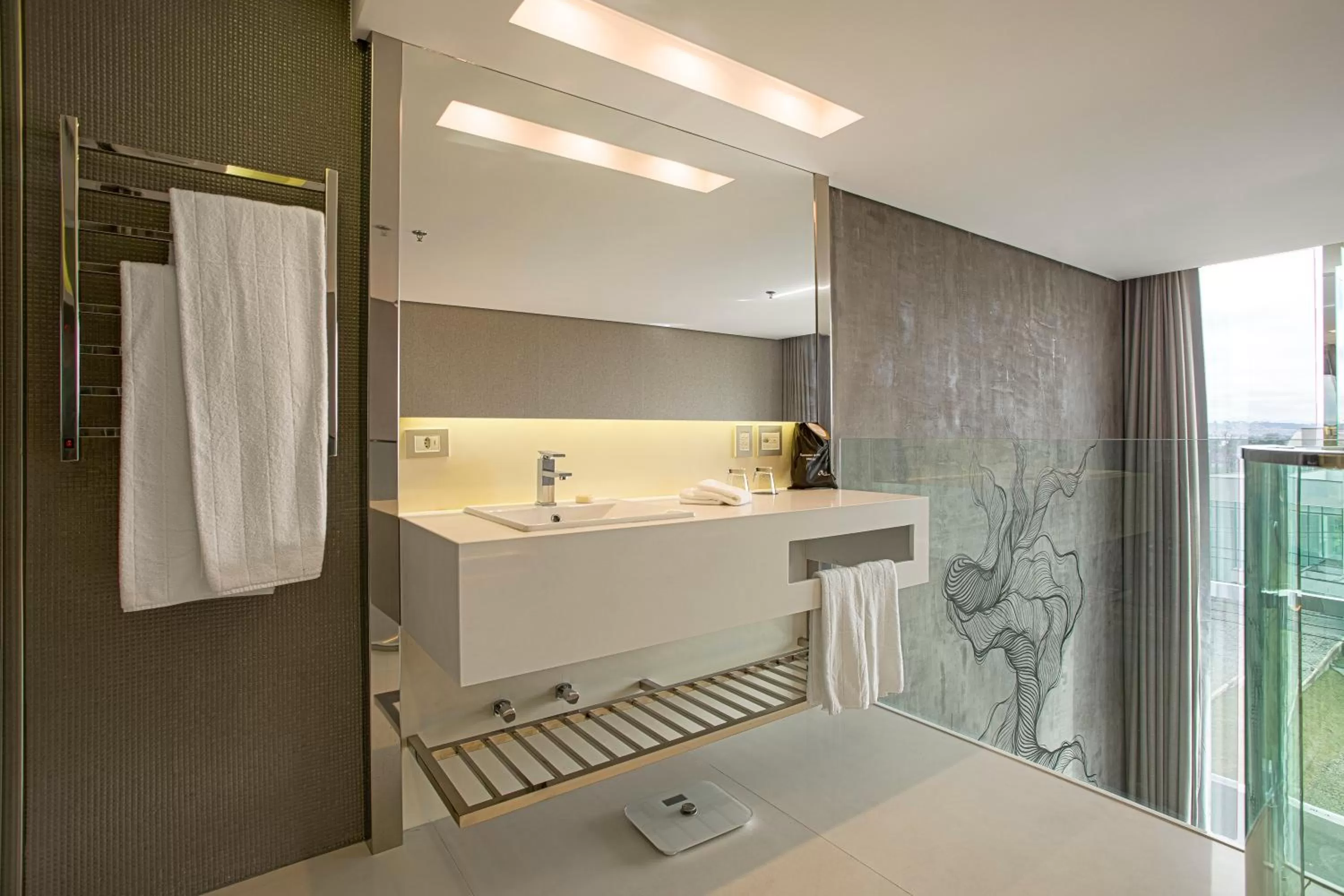 Bathroom in Suryaa Hotel Pinhais, Curio Collection by Hilton