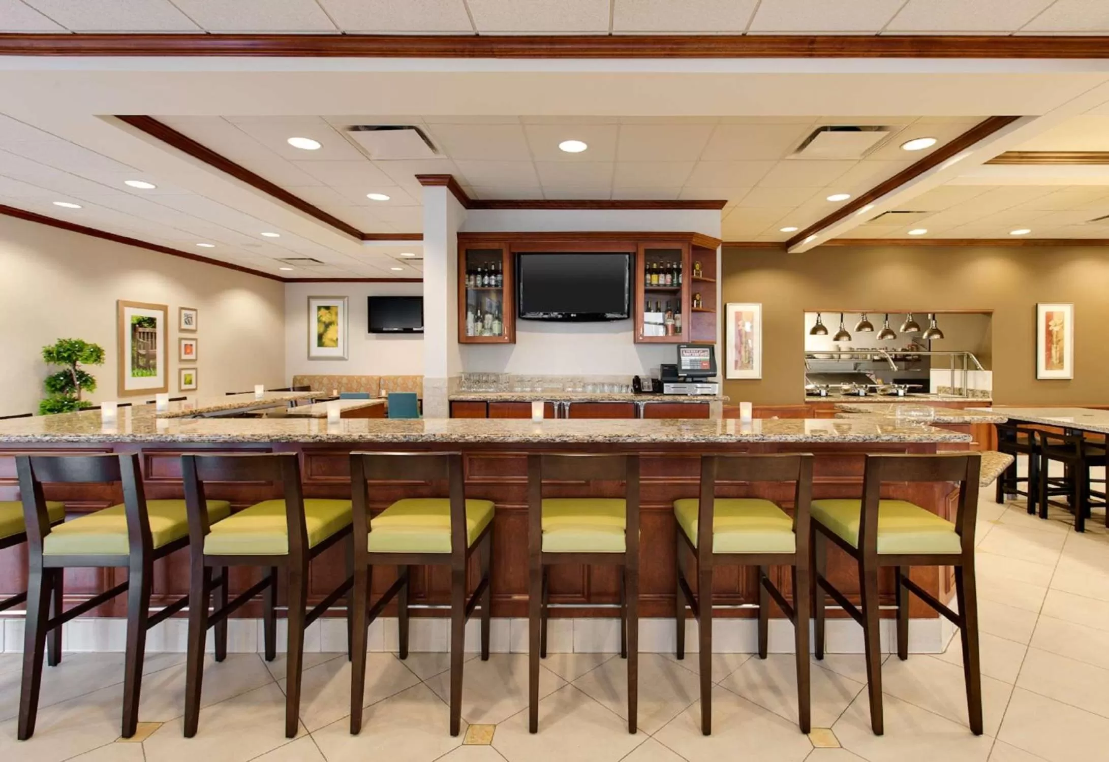 Lounge or bar in Hilton Garden Inn Naperville/Warrenville