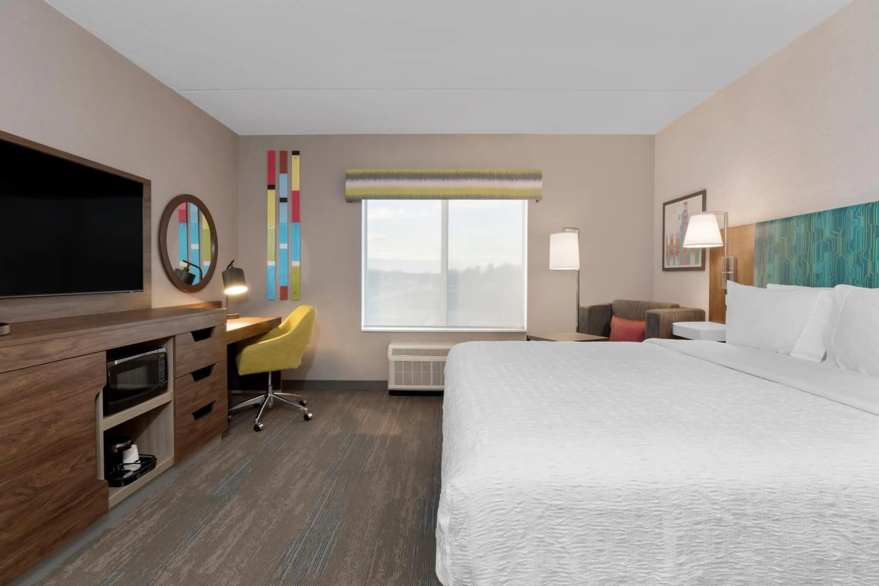 Bed in Hampton Inn By Hilton Cornwall